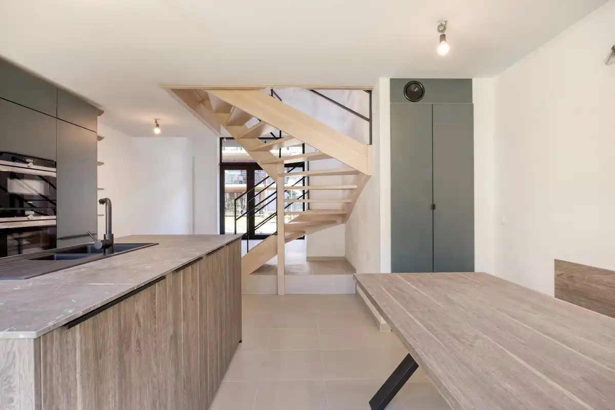 Instapklare woning met zeer goede afwerking, 3 slaapkamers, 3 badkamers, tuin, terras en autostaanplaats in het centrum van Tienen – EPC 27 kWh/m² - bewoonbare  foto 9