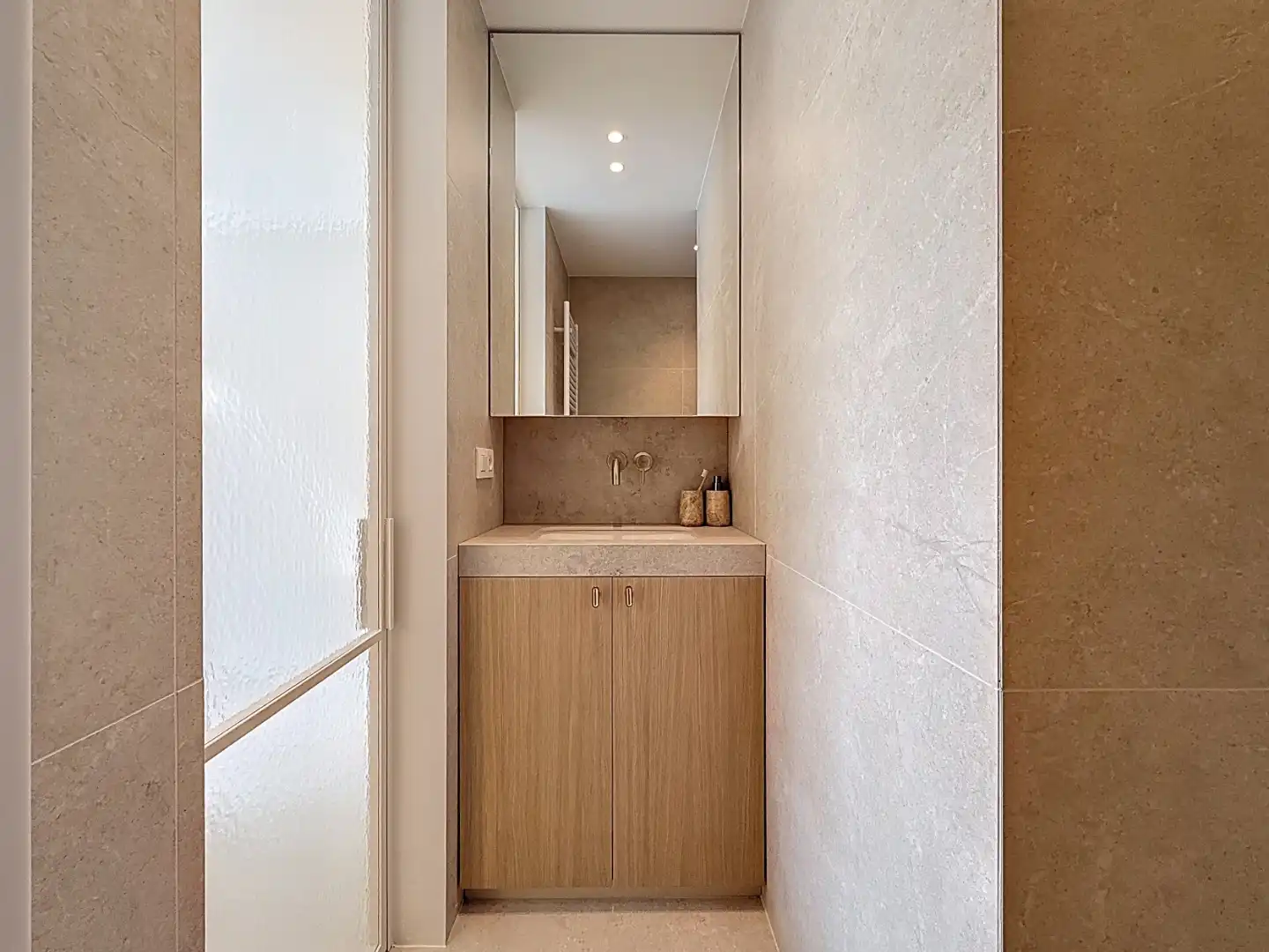 Gerenoveerd luxe appartement met terras op topligging in Nieuwpoort-Bad foto 13