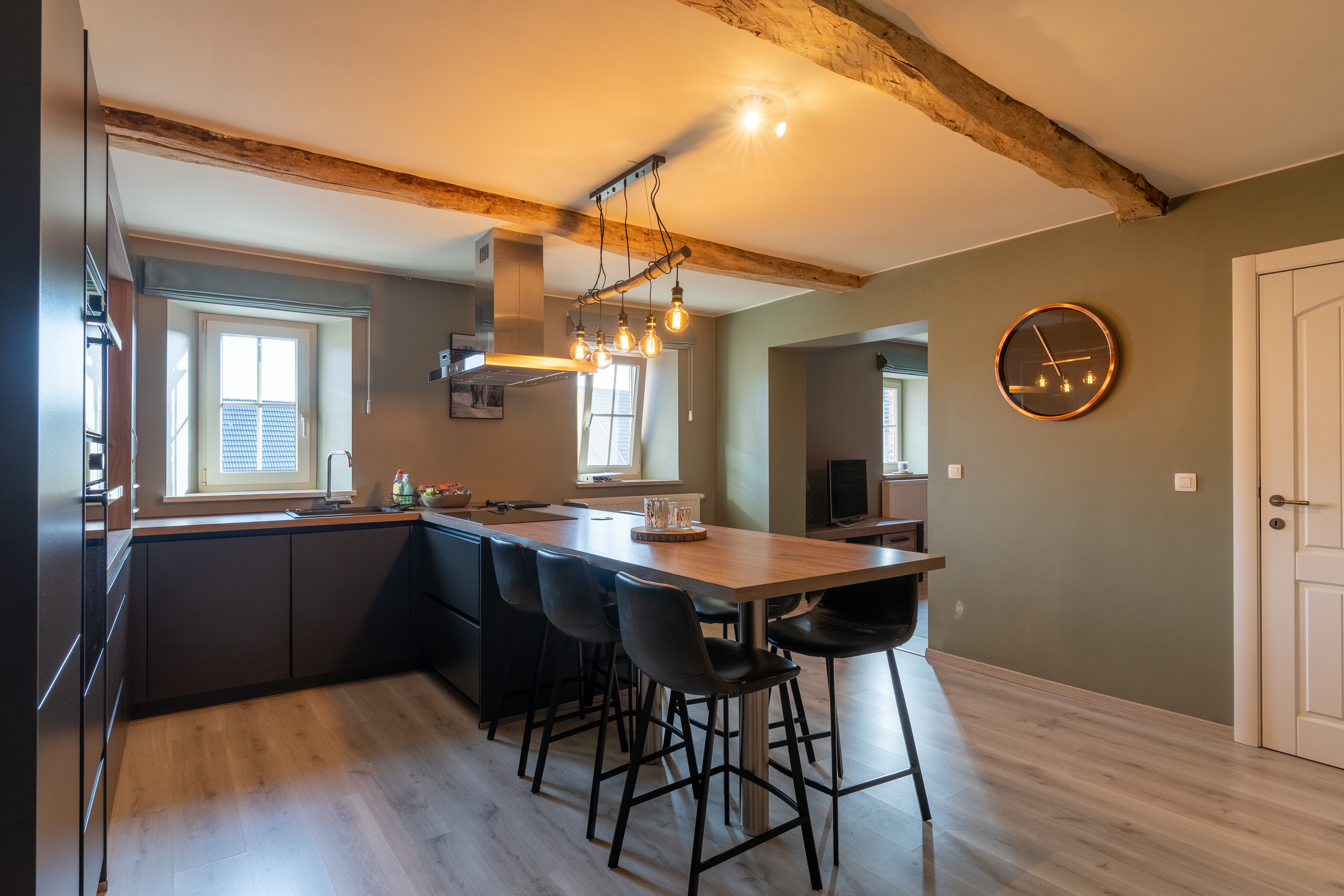 Prachtig gerenoveerde vierkantshoeve (B&B) met wellness te Heers foto 8
