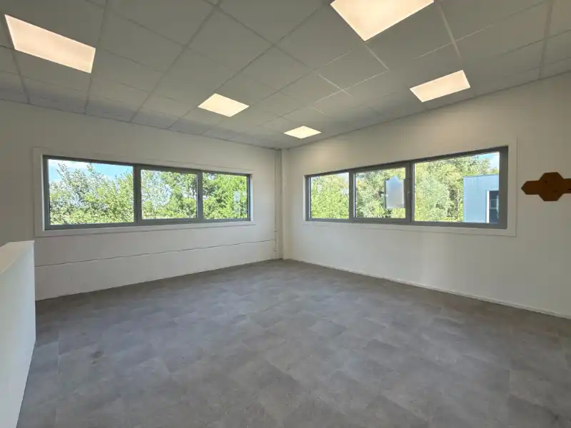 Magazijn van 288 m² +  mezzanine 160 m² en 2 parkeerplaatsen + buitenopslag foto 10