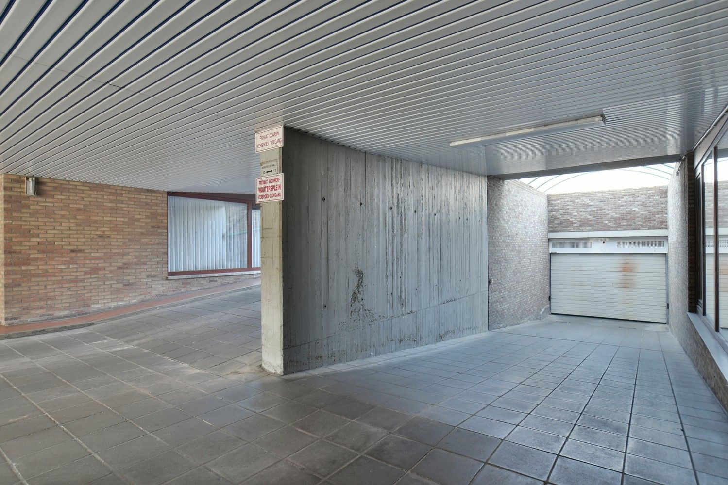 Ruime, afsluitbare garage, gelegen op slechts 100 m wandelafstand van de kleine ring in Hasselt foto 4