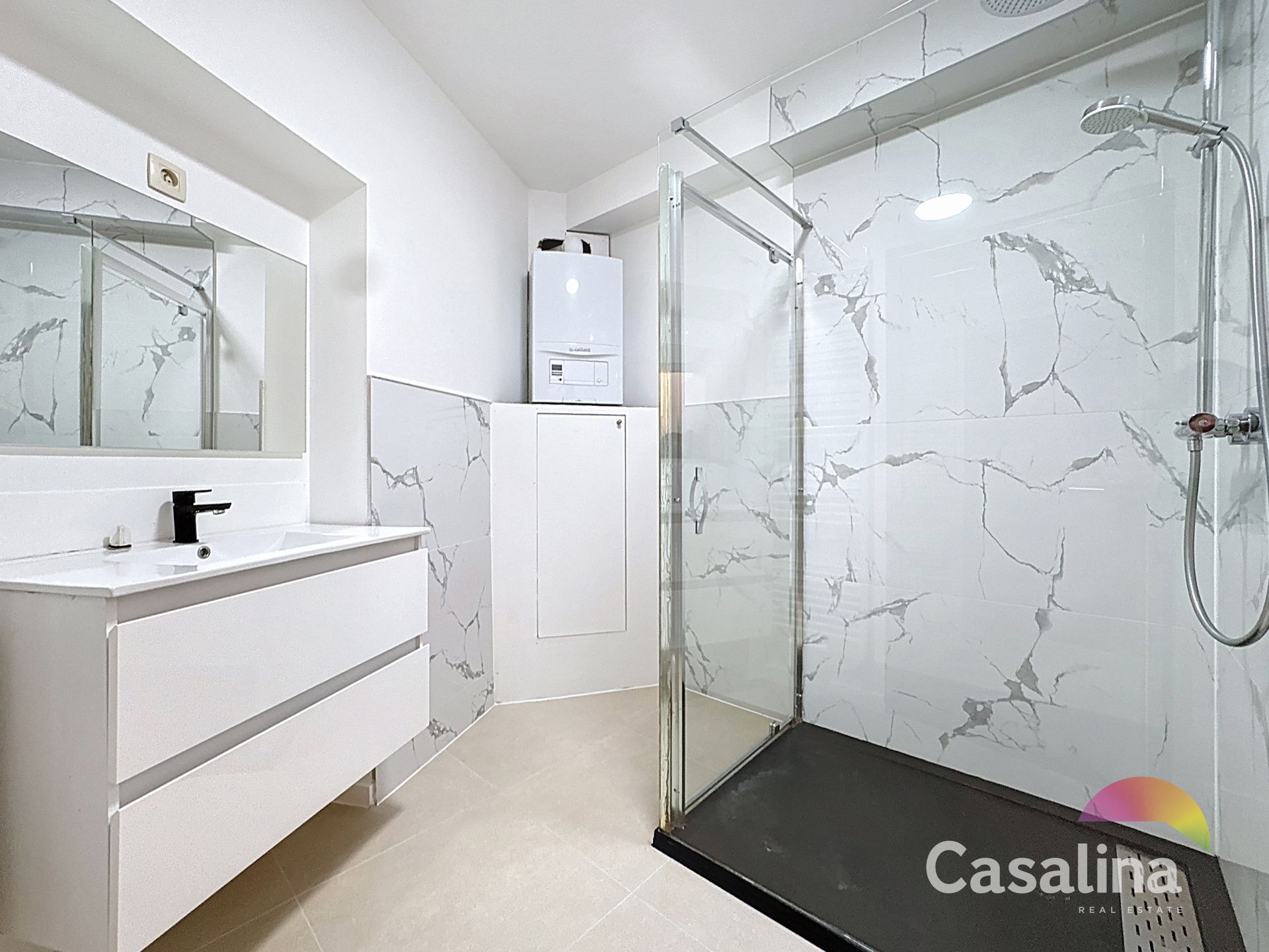 Mooi gerenoveerd 2-slaapkamer appartement te huur – Plasky foto 9