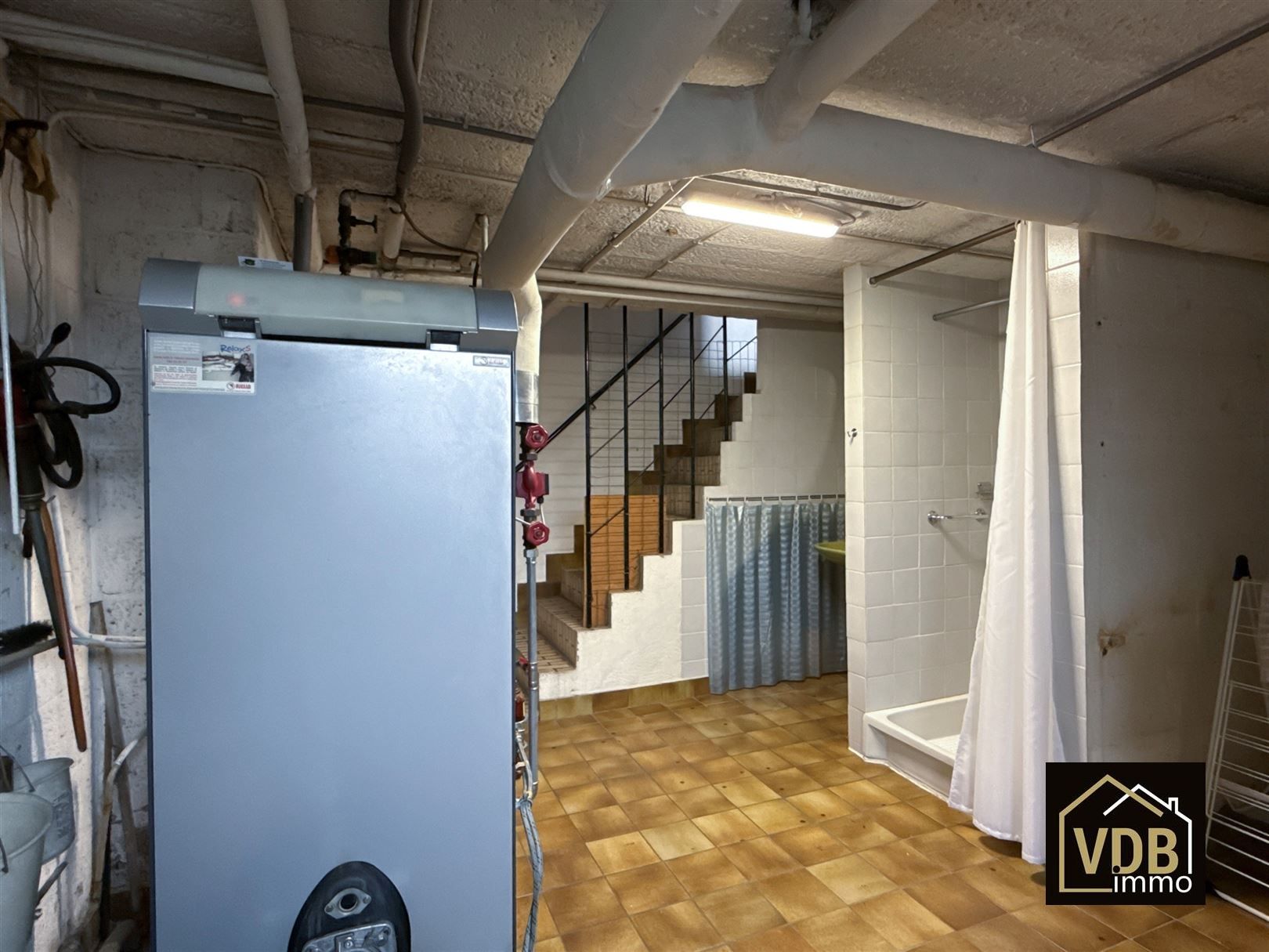 BUNGALOW -  WONING MET 3 SLAAPKAMERS EN 2 GARAGES foto 50