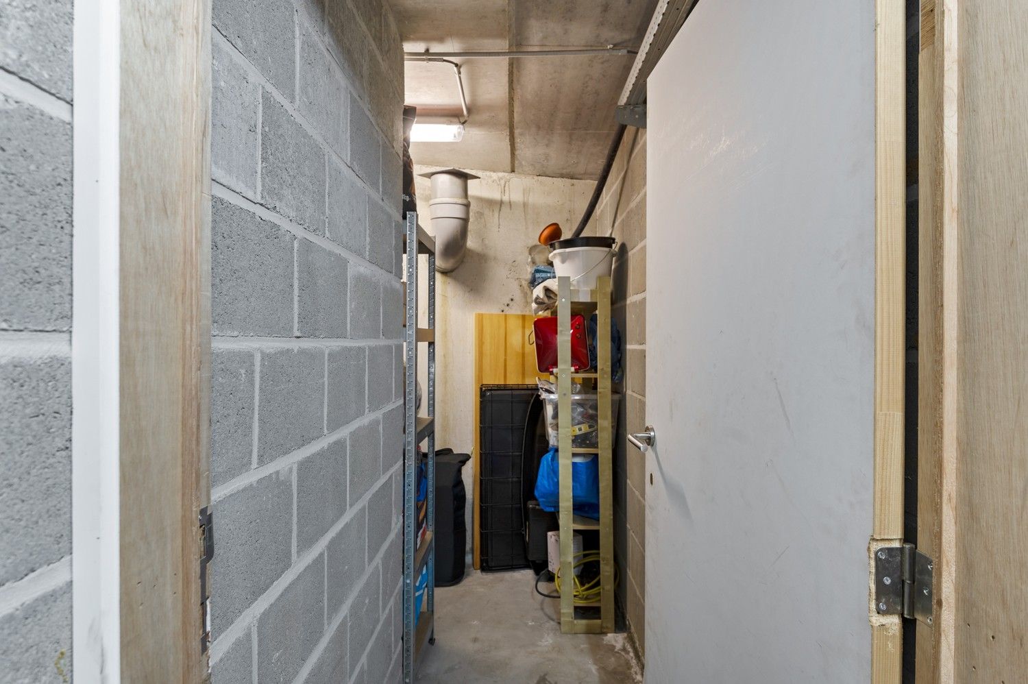 Ruim en recent 2 slaapkamer appartement te koop op 'den Dam'! foto 15