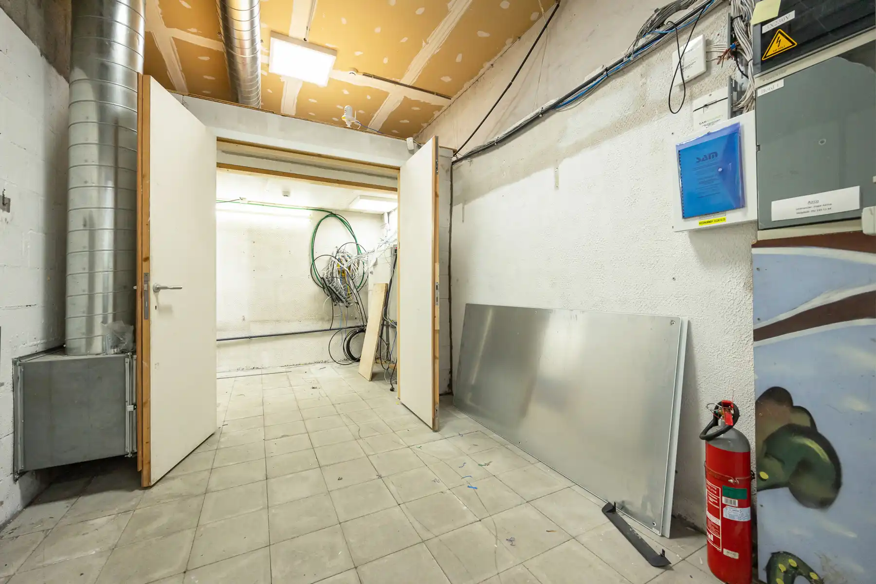 Instapklaar kantoorgebouw te koop in Merksem foto 53