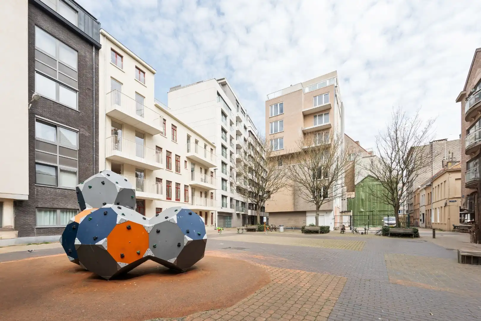 Karakter-appartement in Oostende – comfortabel wonen met privatieve lift en terras nabij Achturenplein foto 11