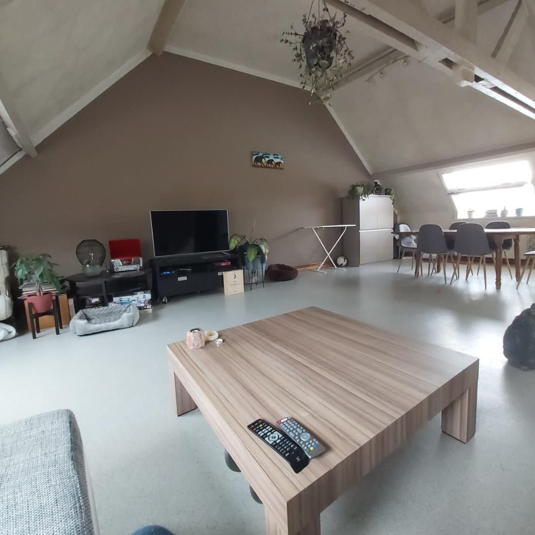 Gezellig dakappartement met 2 slaapkamers en staanplaats foto 3