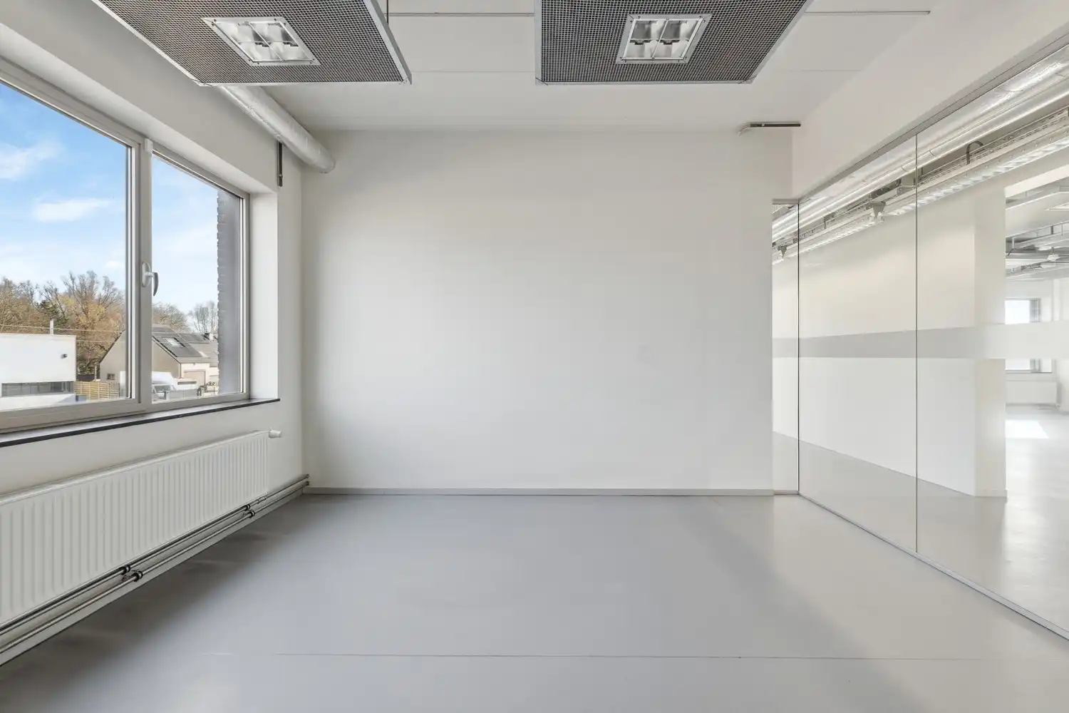 Veelzijdig kantoorgebouw met ruime parking op 2433 m² foto 28