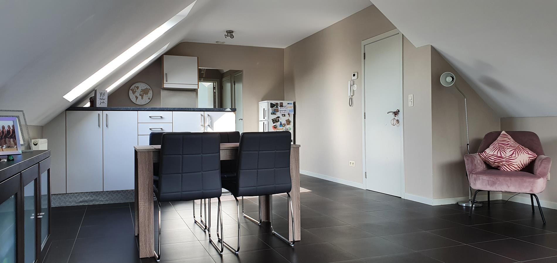 Tof dakappartement met 1 slaapkamer in rustig gebouw ! foto 6
