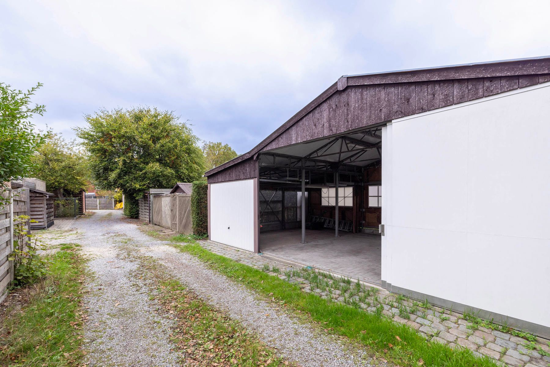 Goed onderhouden woning met 6 slpk in rustige omgeving. foto 18