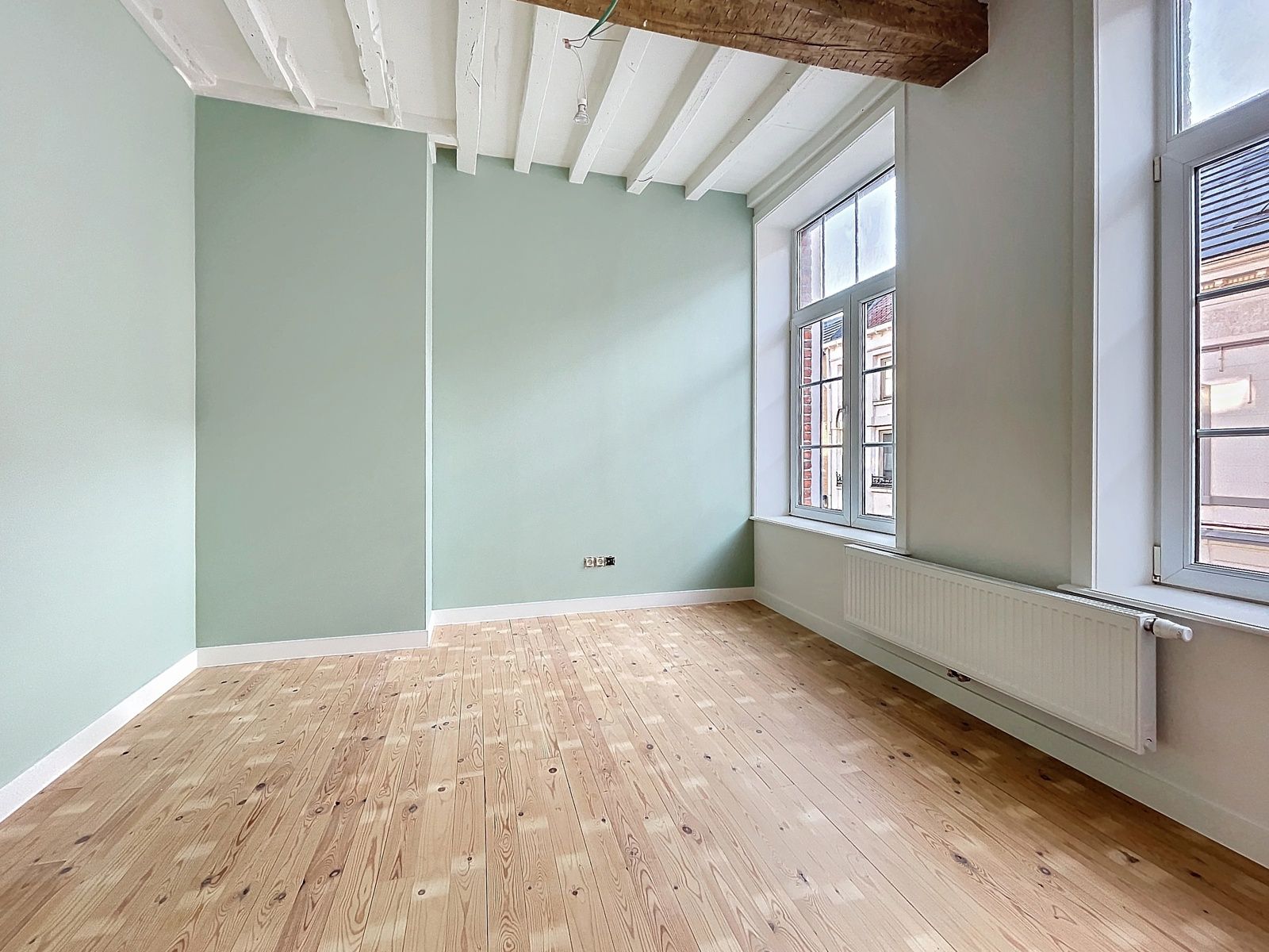 Prachtig gerenoveerde stadswoning met 4 slpks - 2 bdks+ koer foto 12