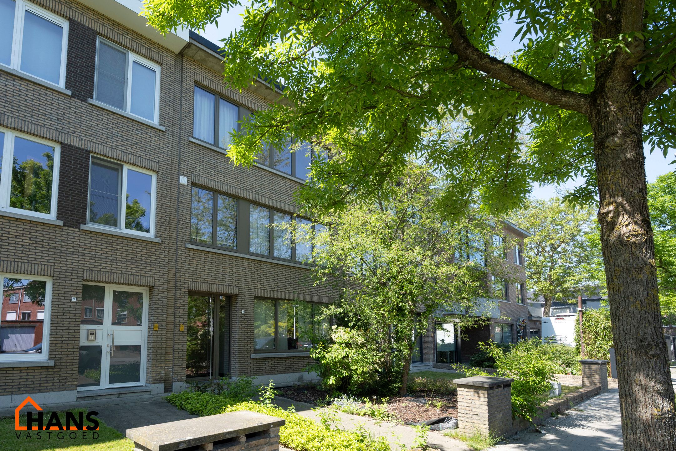 Appartement met garagebox. foto {{pictureIndex}}