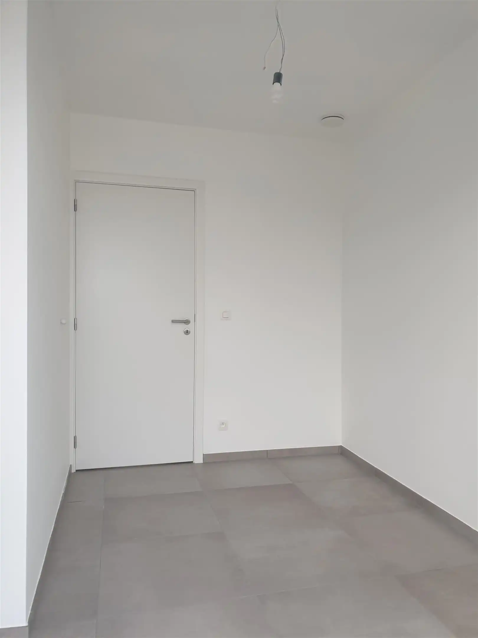 VOLLEDIG OPGESCHILDERD NIEUWBOUWAPPARTEMENT MET TWEE SLAAPKAMERS EN TWEE TERRASSEN foto 15