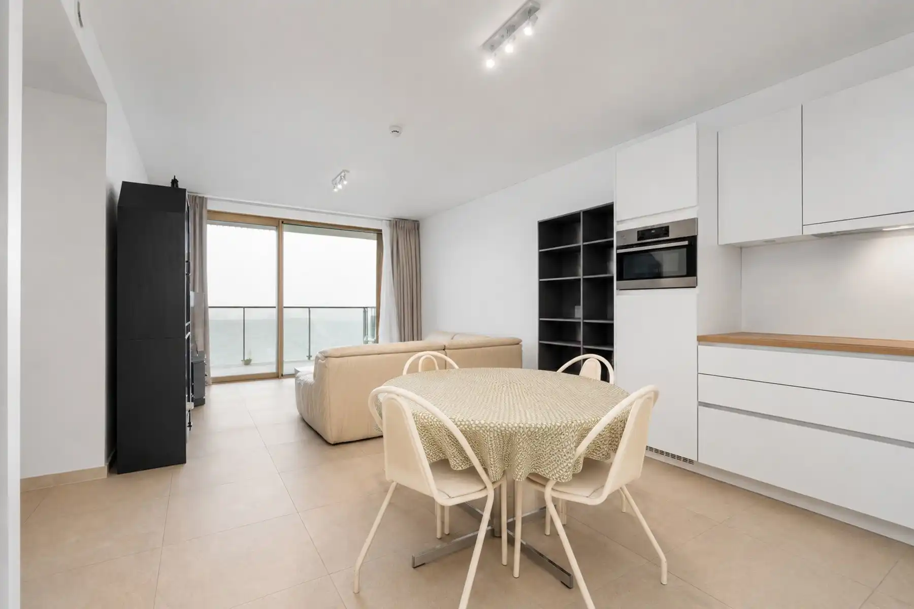 Moderne assistentiewoning met zonneterras foto 2