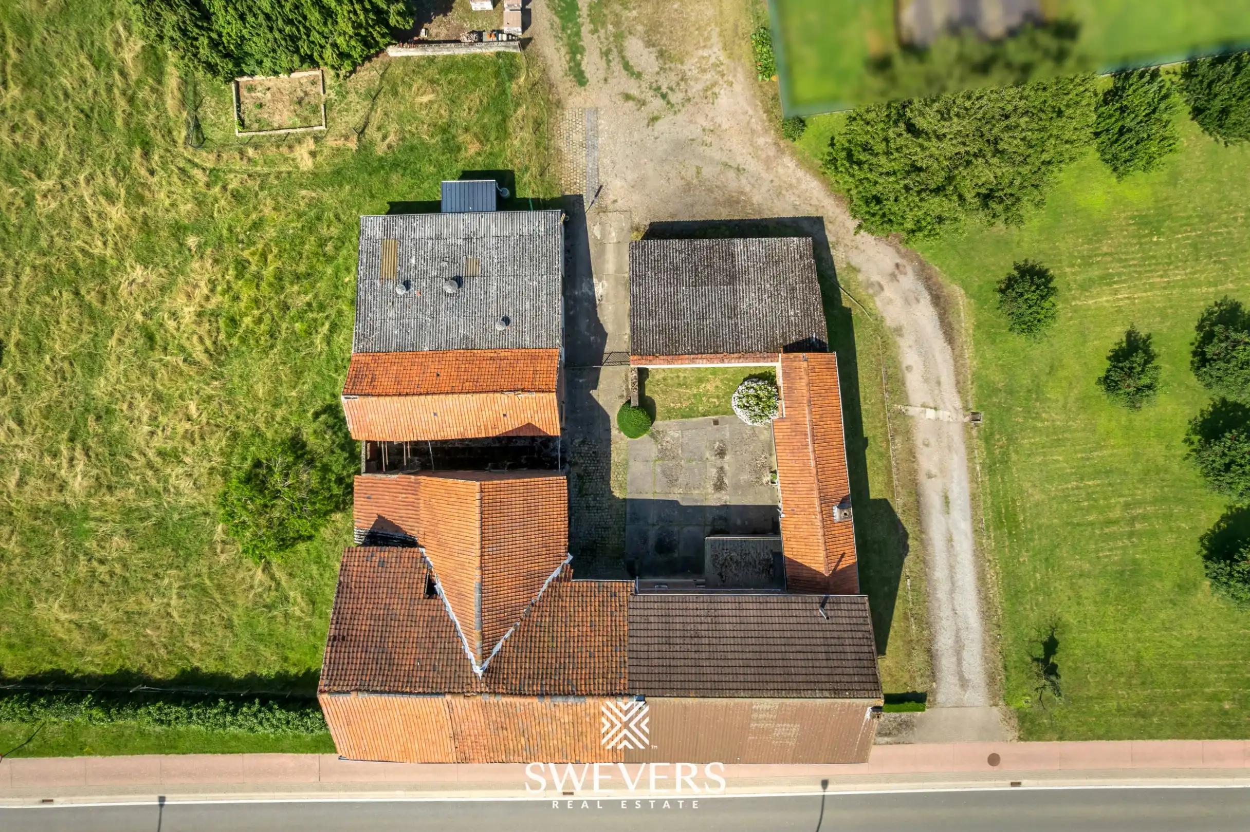 Ruime hoeve op uitgestrekt perceel van 47a 74ca te Borgloon foto 6