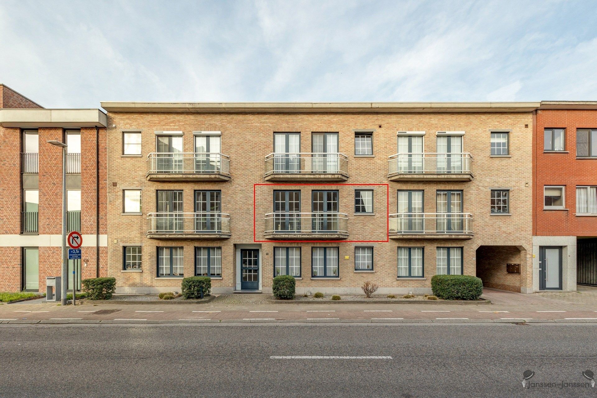 Ruim en licht appartement in centrum van Schoten foto {{pictureIndex}}