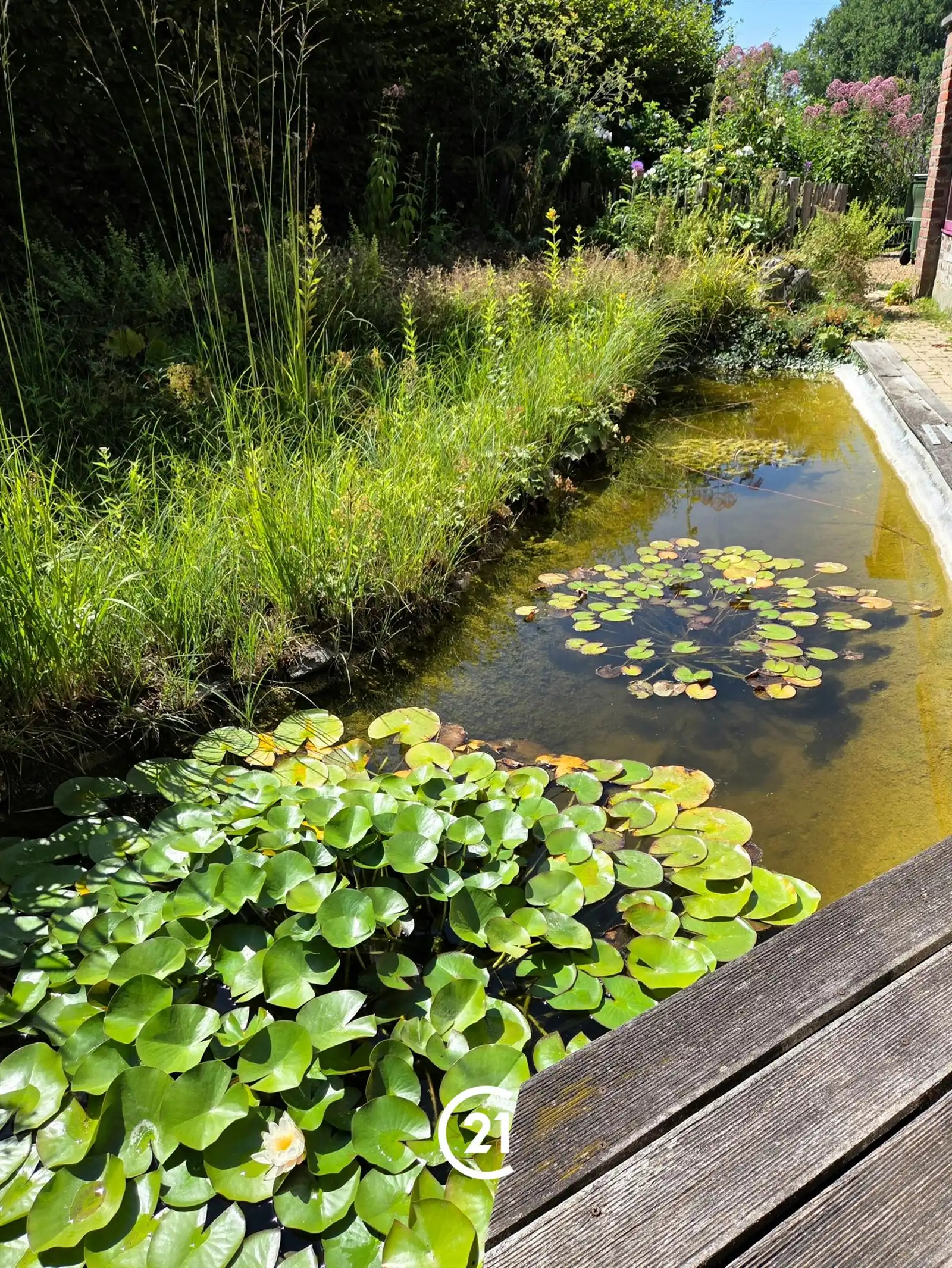 Ruime gezinswoning met zuidgerichte tuin en dubbele garages op 8are05 foto 19