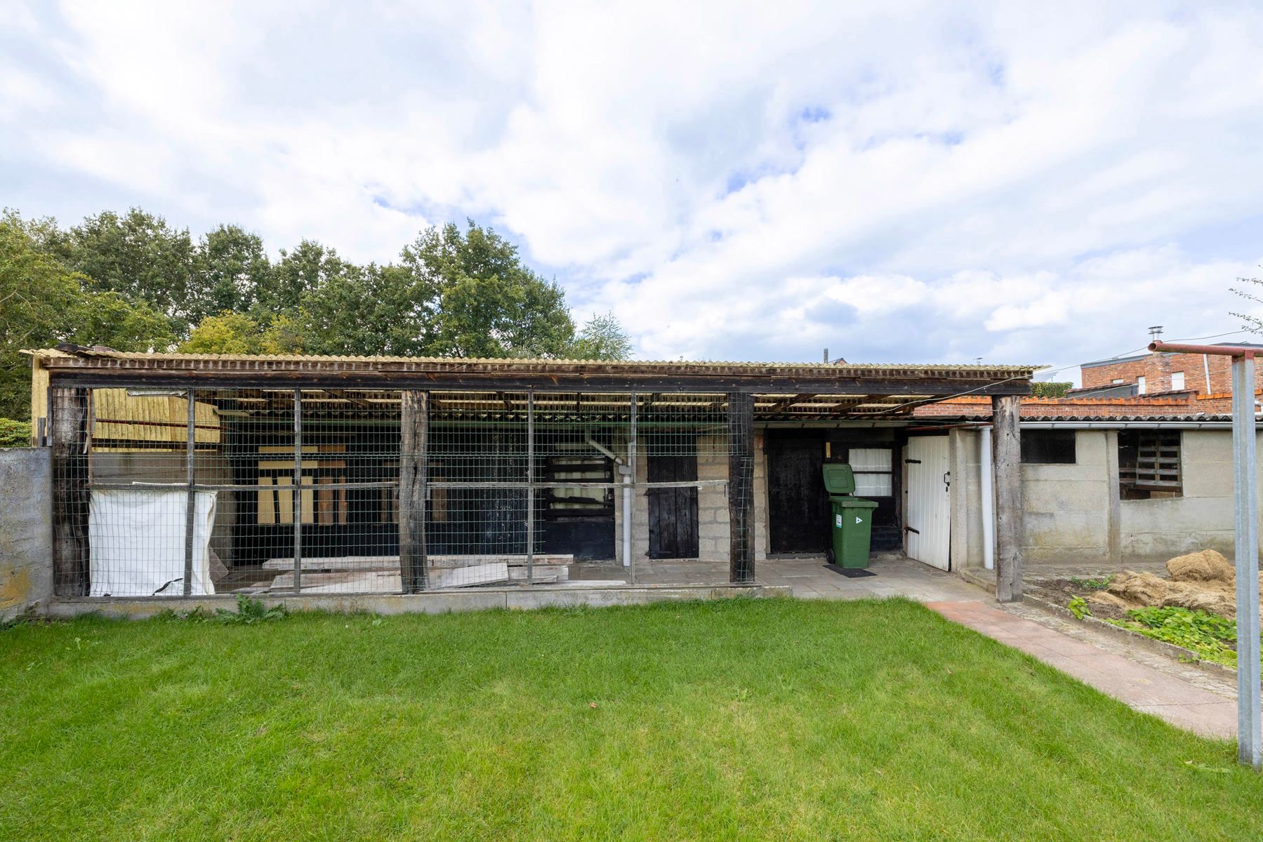 HOB met 4 slpk, garage en tuin op 676m² foto 17