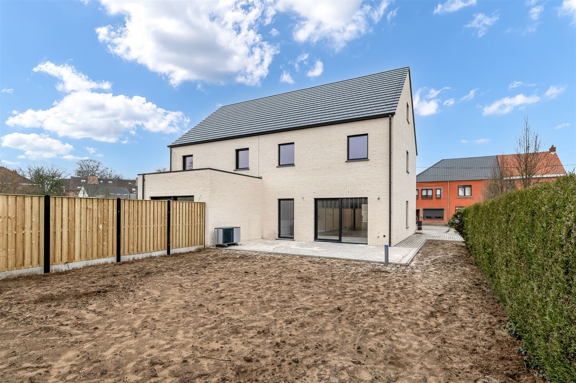 PRACHTIG AFGEWERKTE NIEUWBOUWWONING (195m²)  MET 3 SLAAPKAMERS + ZOLDER EN AFGEWERKTE TUIN TE BERINGEN foto 18