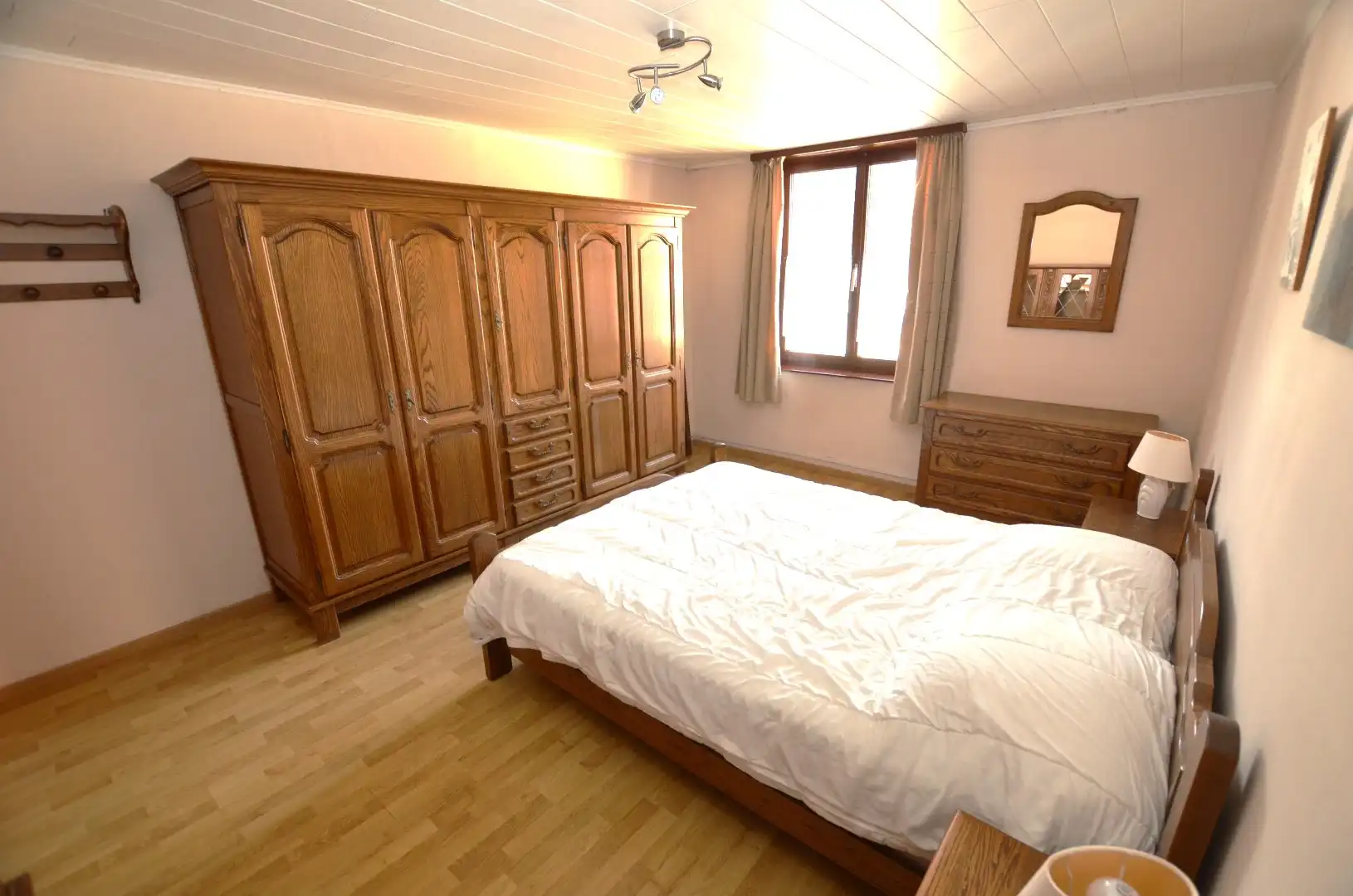 Zeer ruim woonhuis foto 16