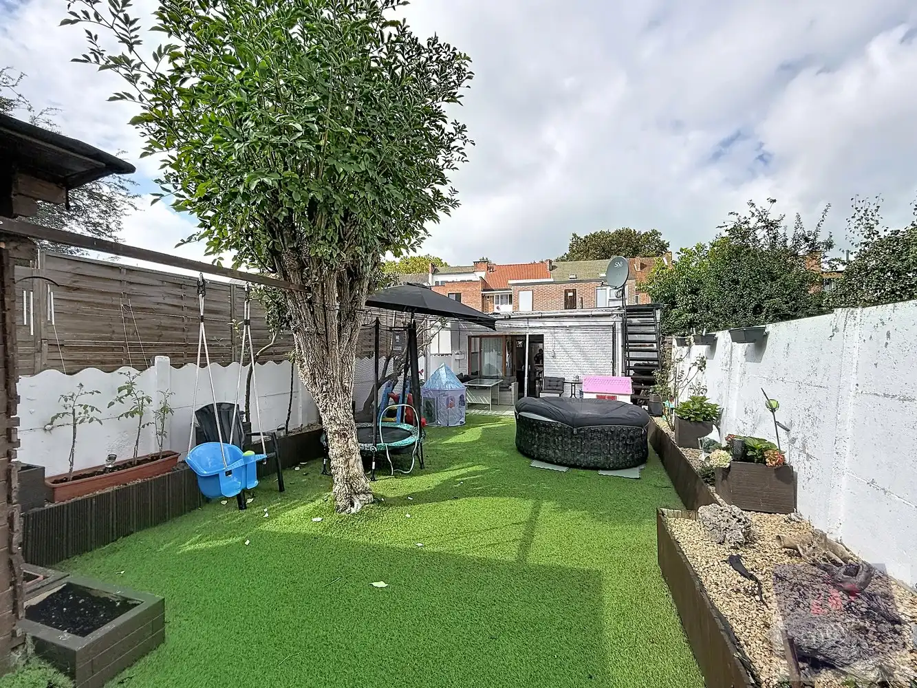 Veelzijdig handelspand met ruim gelijkvloers appartement en tuin in Hasselt foto 20