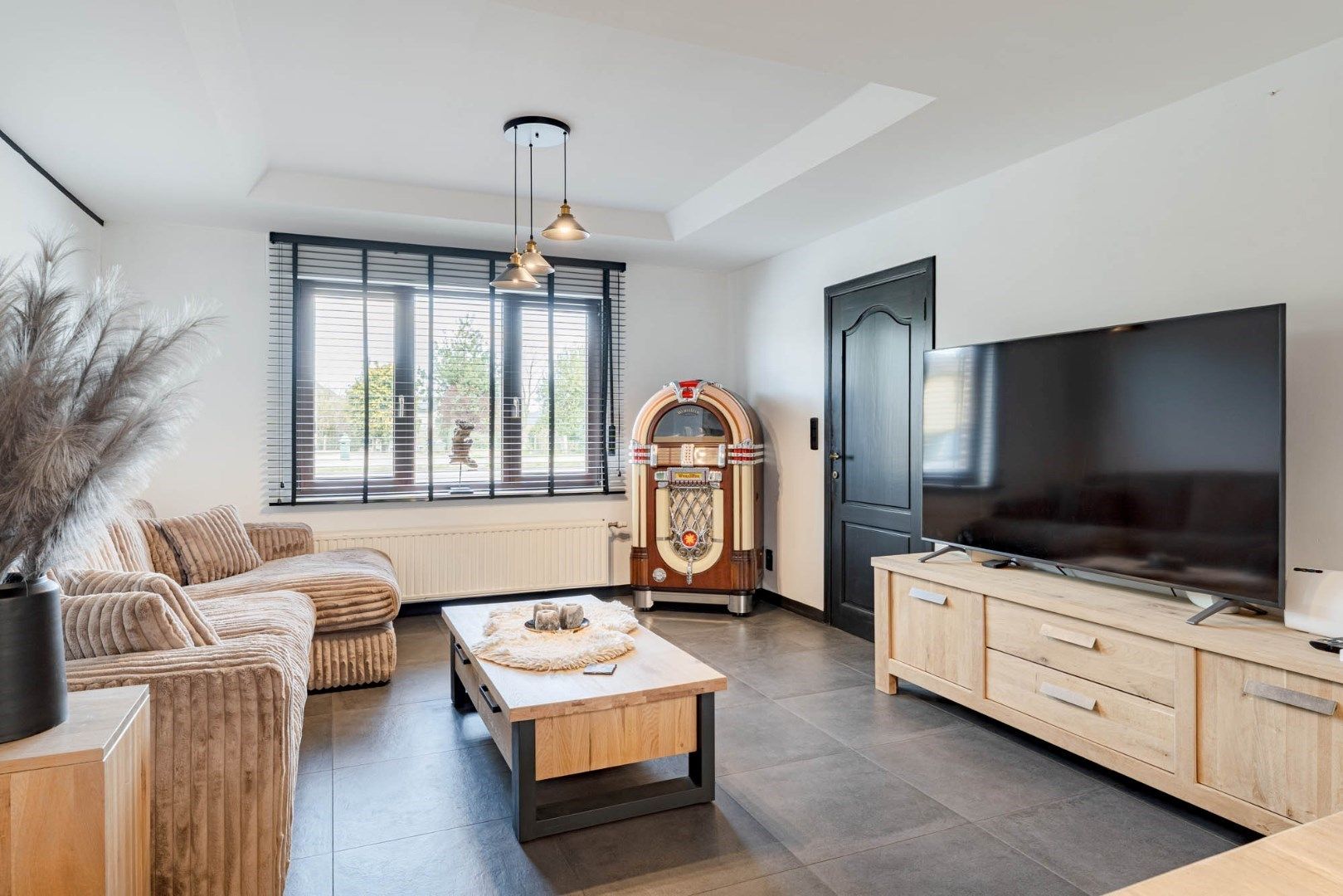 Gerenoveerde, goed onderhouden woning nabij het centrum van Bree mét een grote garage/werkplaats bereikbaar langs de Filterstraat aan de achterzijde van de woni foto 9