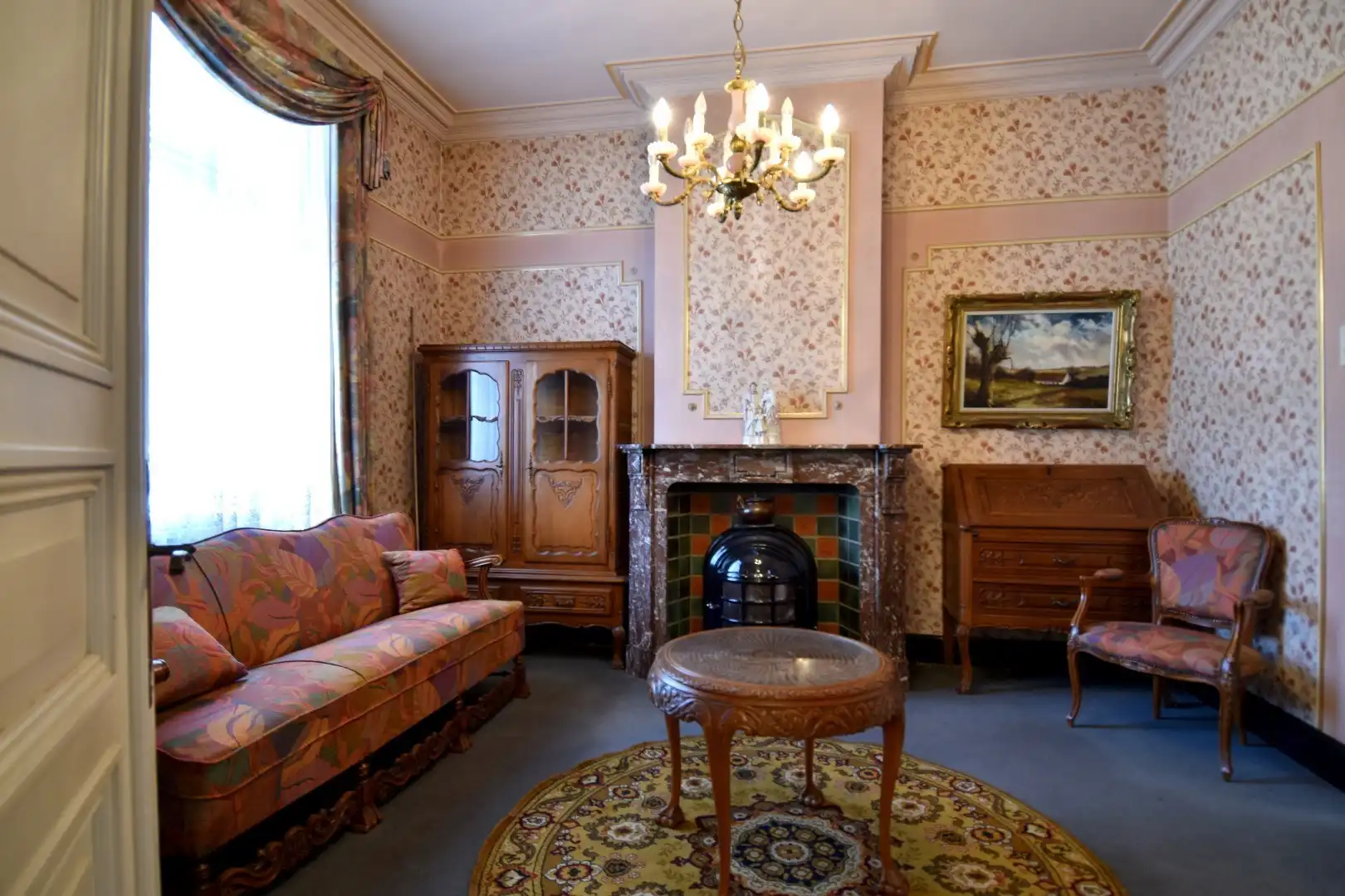 Karaktervolle burgerwoning met 3 slaapkamers, 2 garages (met uitweg) en zonnige tuin te koop in Rollegem-centrum foto 2