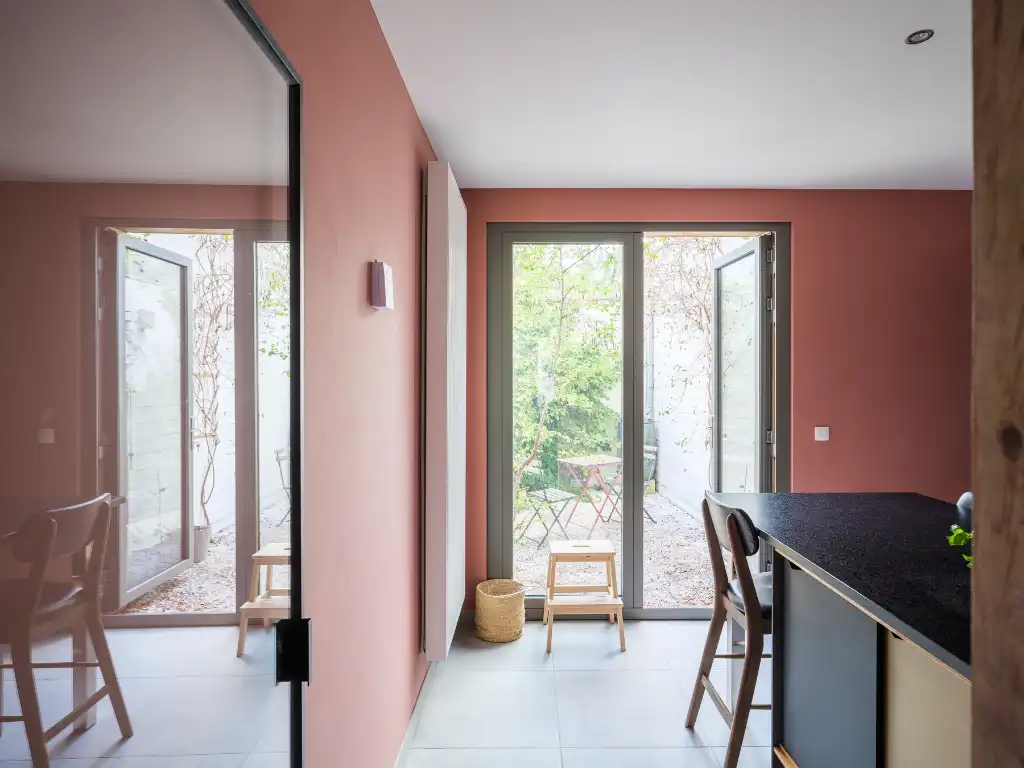 Instapklare stadswoning met tuin en dakterras nabij de Coupure foto 4