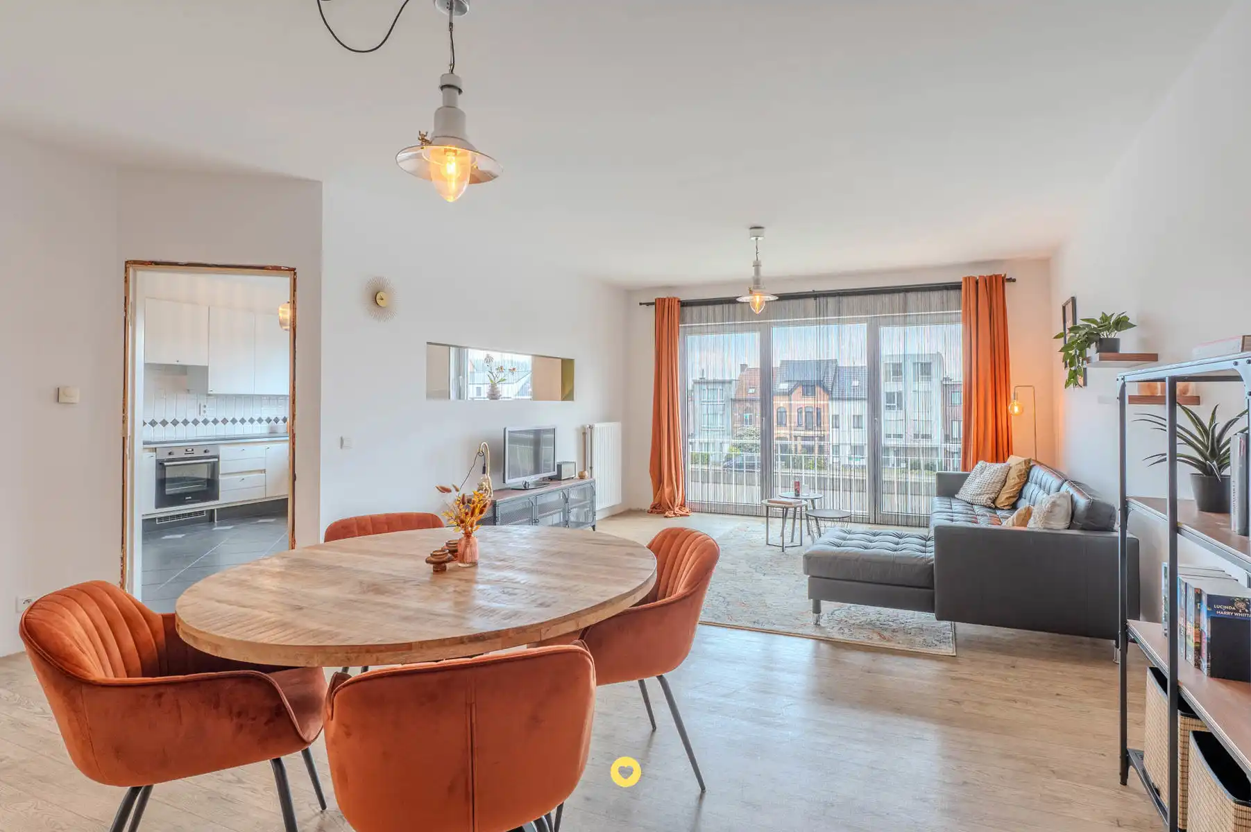 Instapklaar appartement van 125 m2 met 2 SLK en terras + garage foto 2