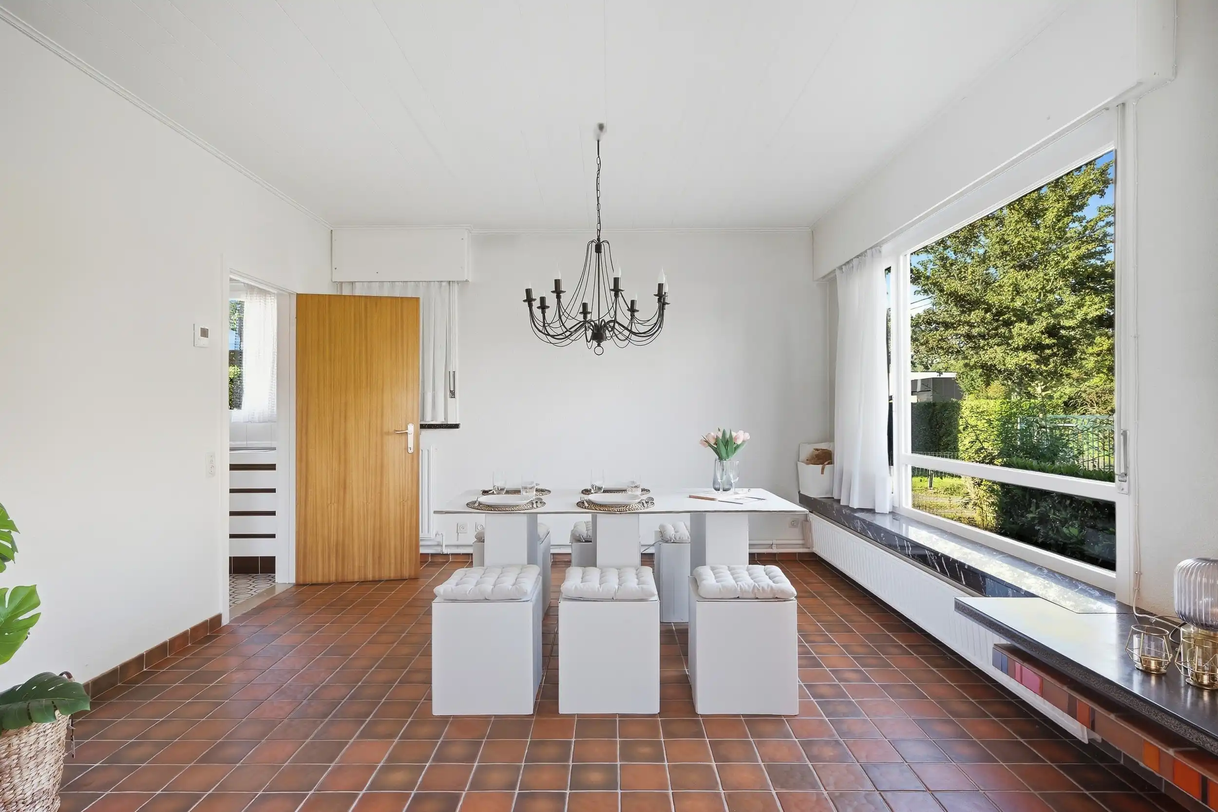 Ruime gezinshuis met garage in het groen foto 5