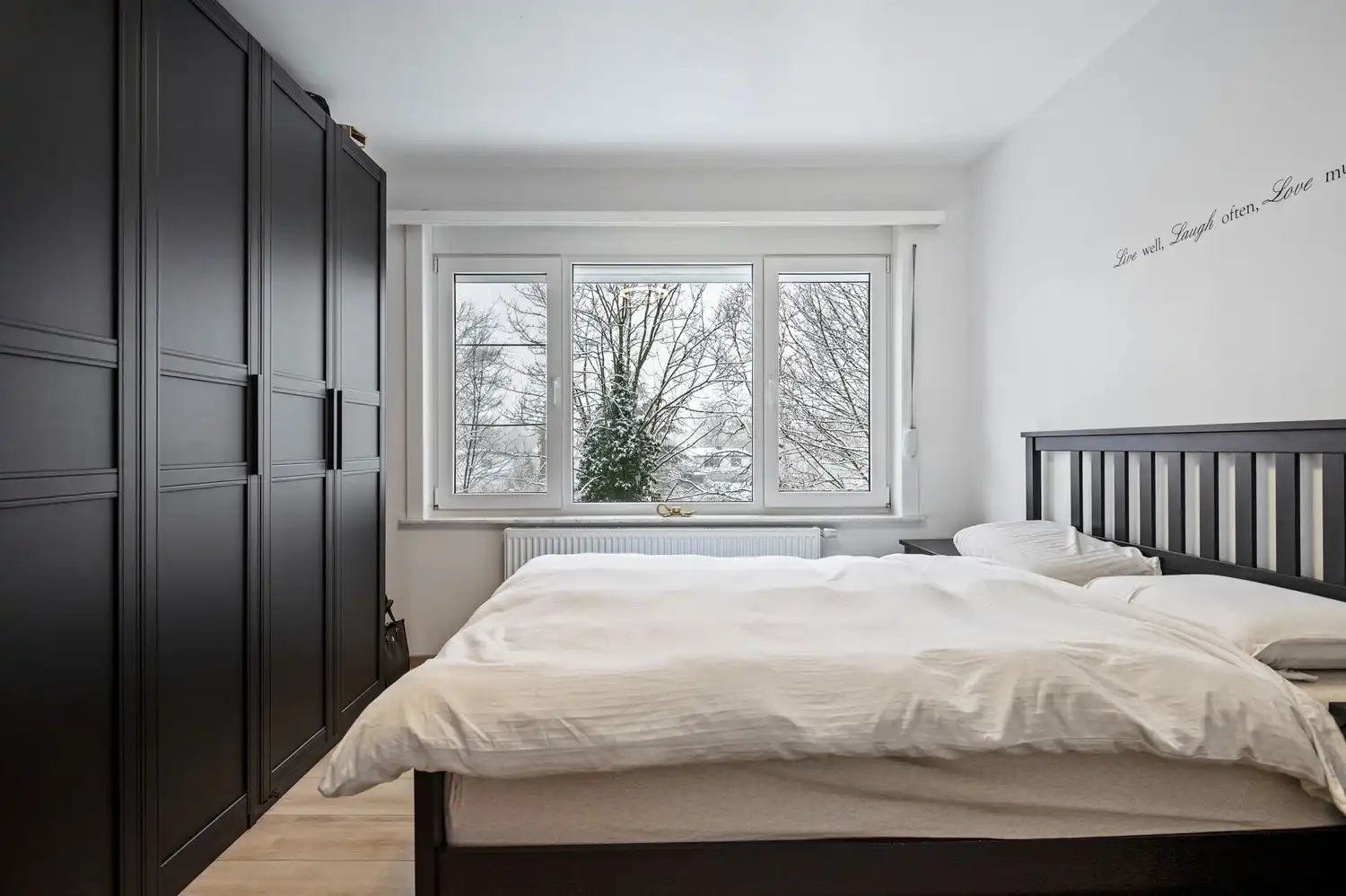 Ruime grotendeels gerenoveerde belétage met 3 slaapkamers, tuin en garage met oprit in Kapellen foto 9