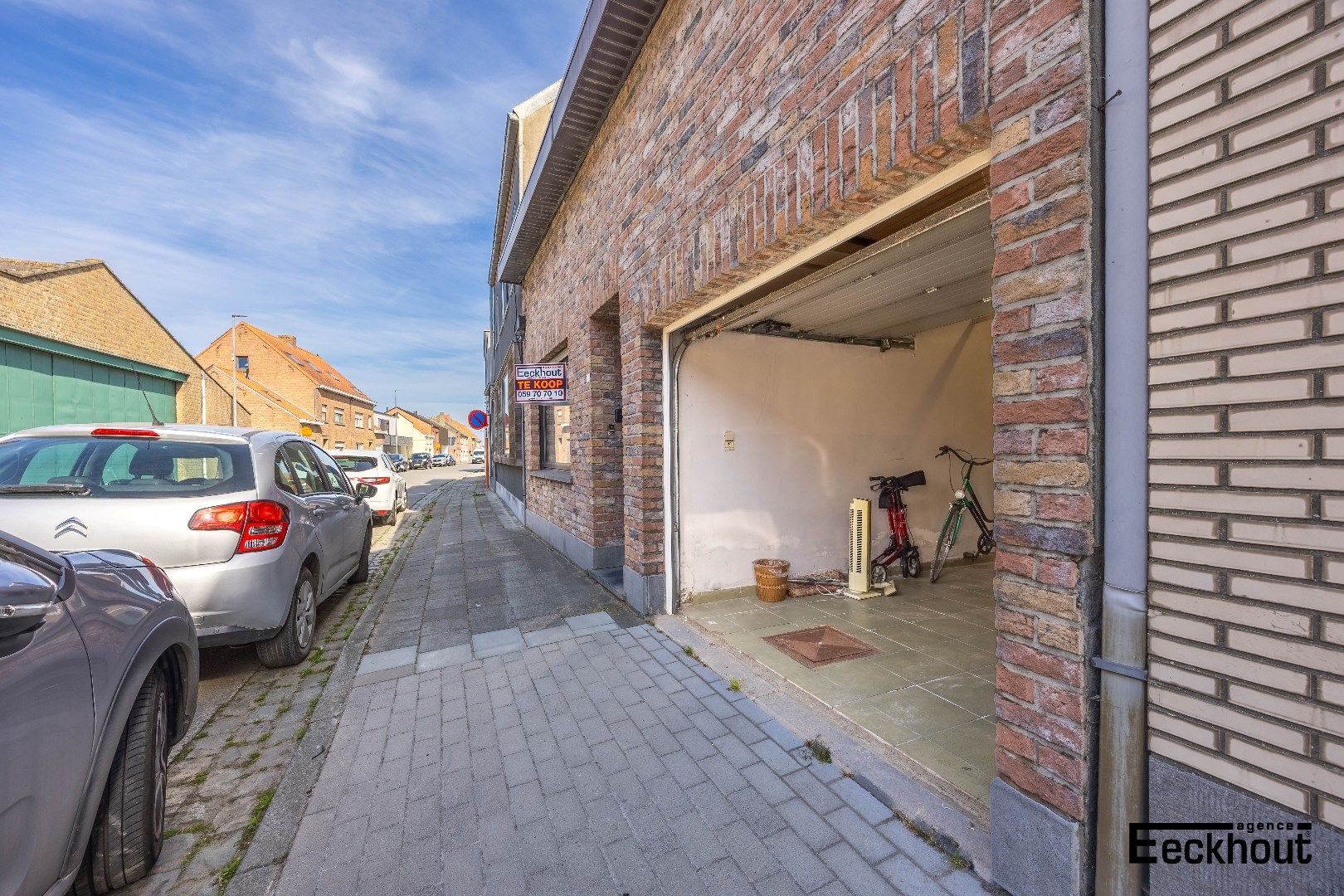 Rijwoning met garagebox en zonnige tuin op gunstige ligging te Oudenburg! foto 13