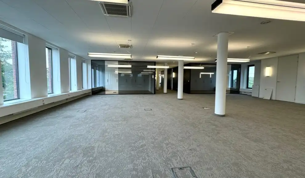 Ingedeelde kantoorruimte te huur vlakbij afrit E17 in Zele foto 4