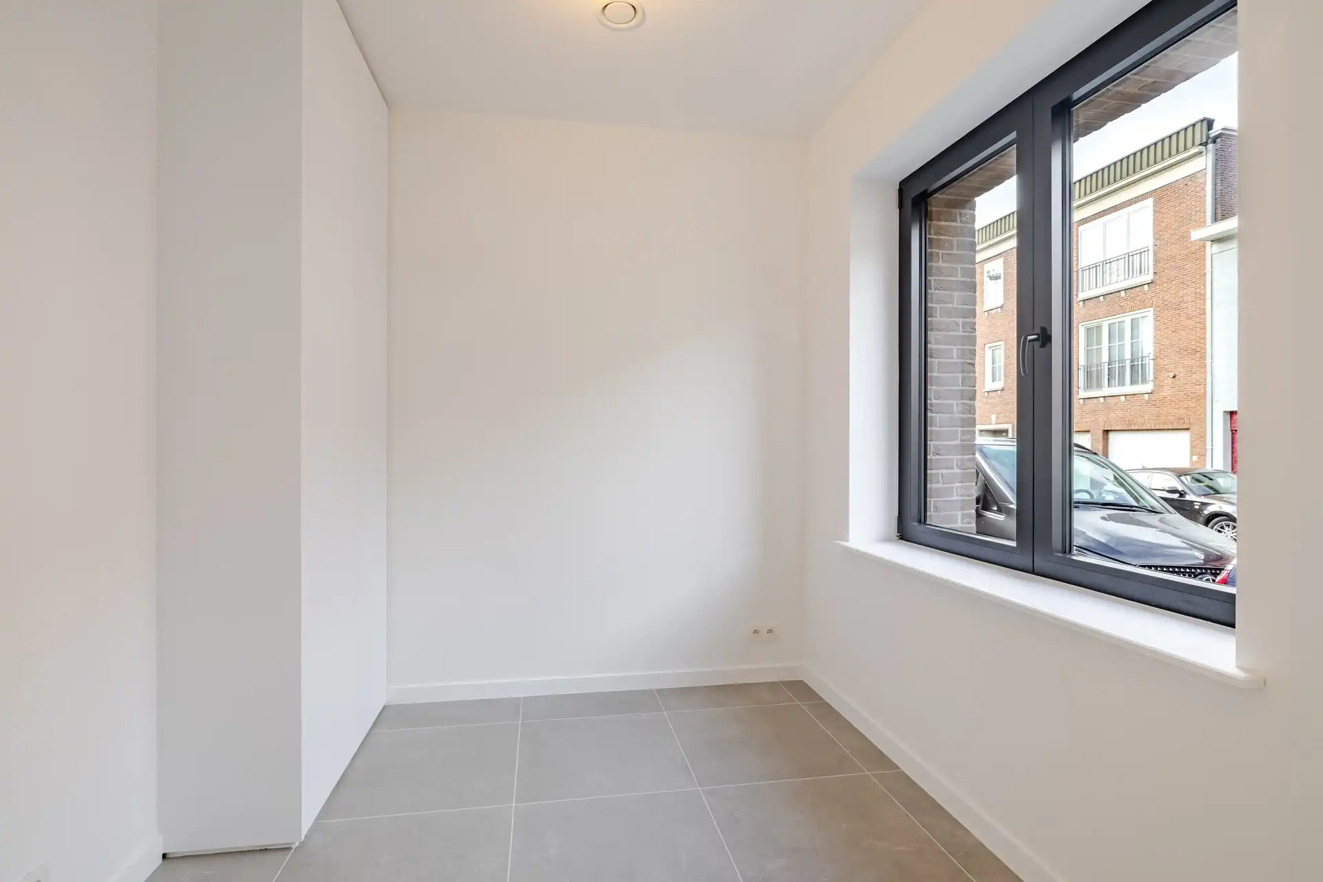 Volledig gerenoveerde stadswoning met 3 slaapkamers en patio in Kortrijk foto 8