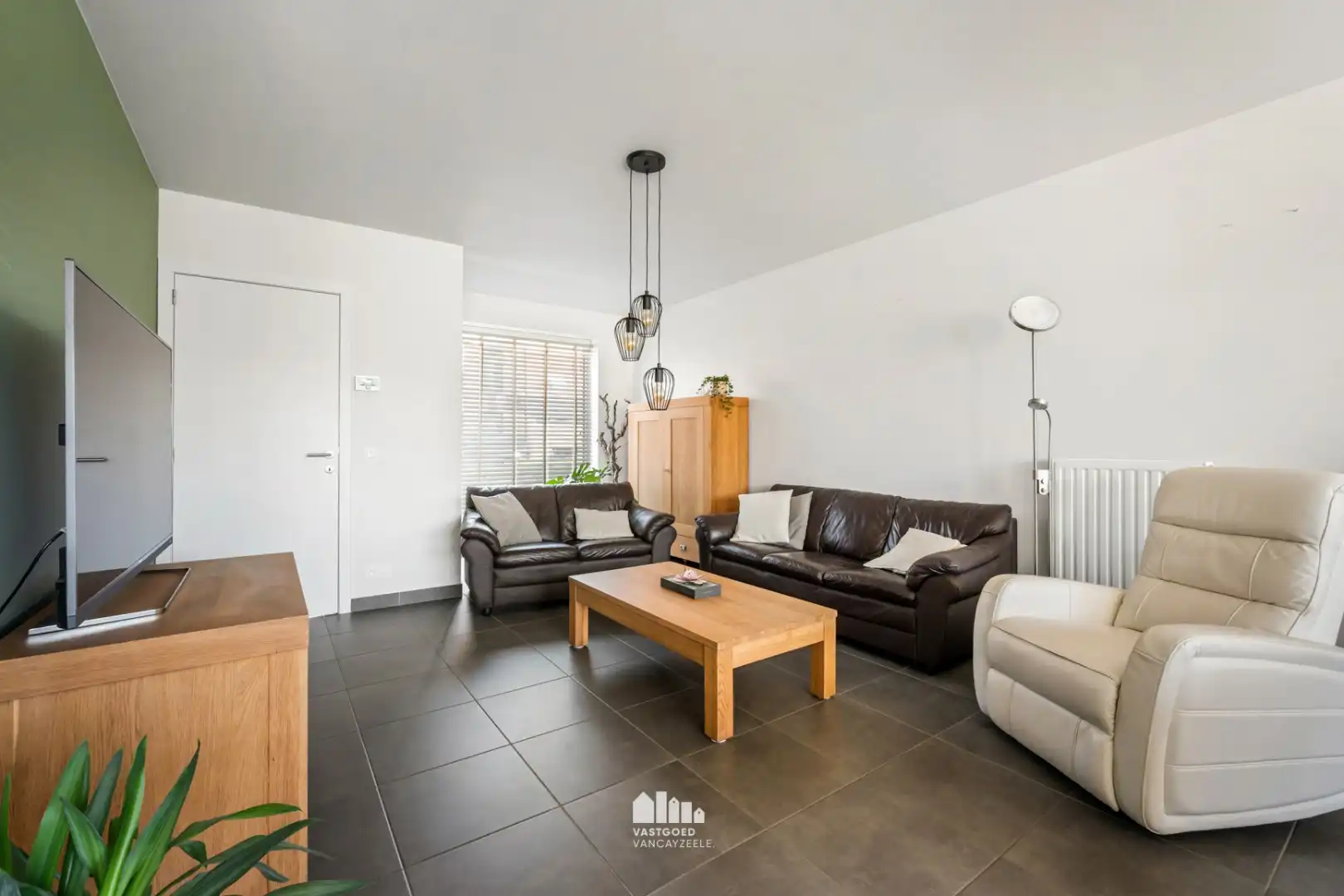 Recente nieuwbouwwoning (2020) met zonnige tuin, garage en uitweg foto 6