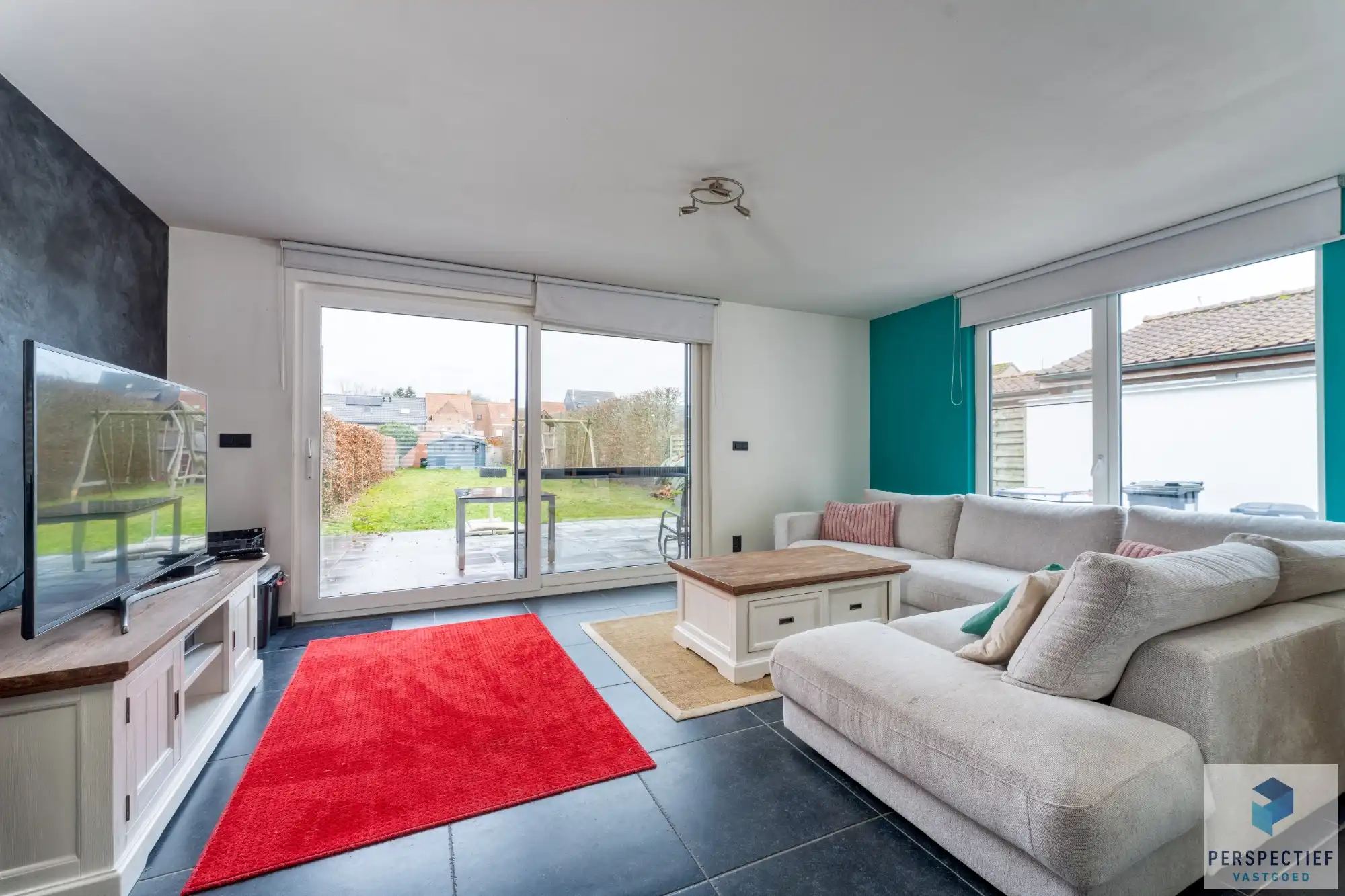 Ruime gerenoveerde woning met 4 slpk, grote tuin en garage foto 6