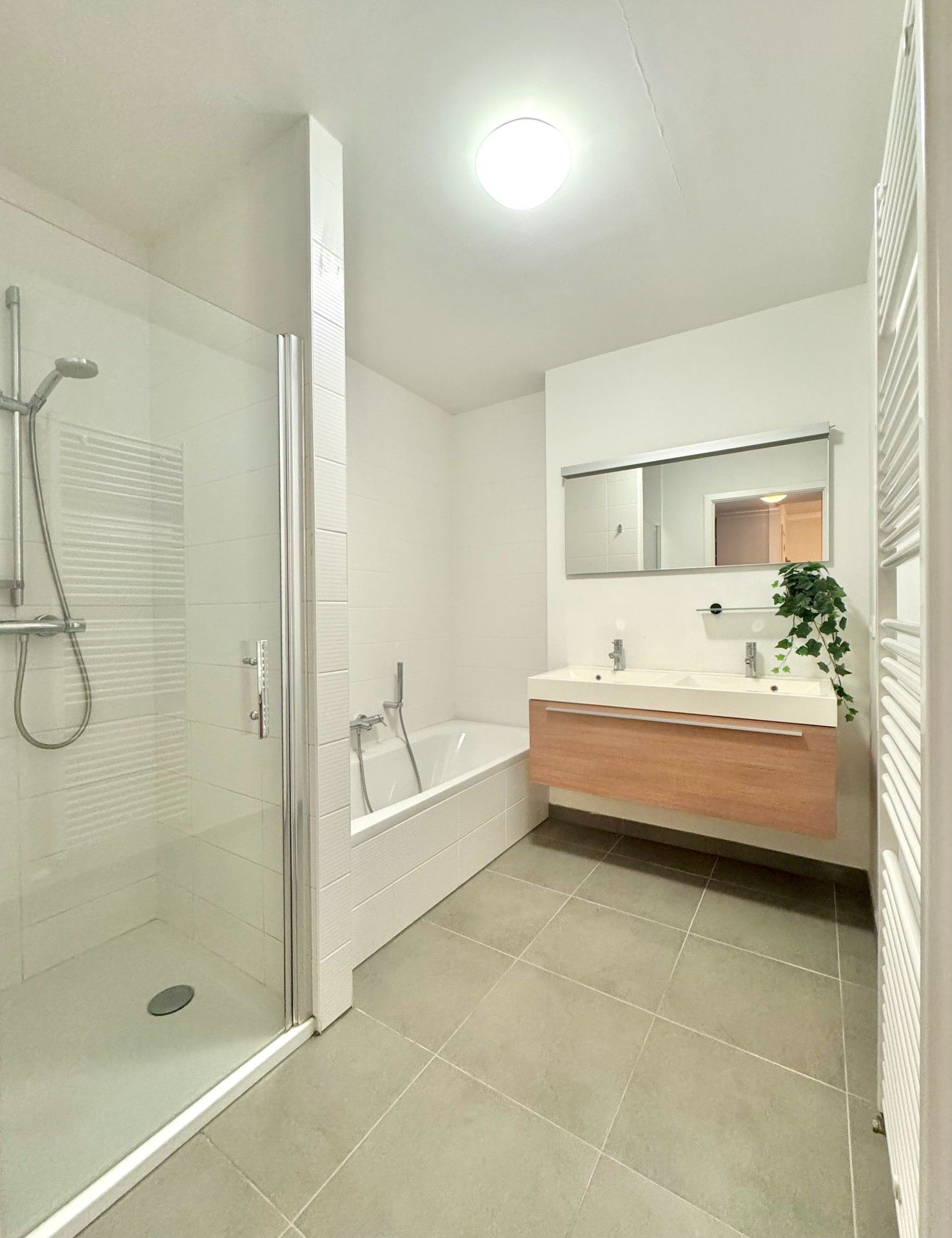 LICHTRIJK APPARTEMENT MET GROOT TERRAS EN PARKING - 125 M² foto 23