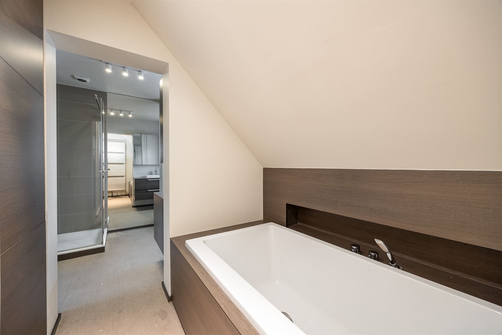 gerenoveerde landelijke woning in rustige wijk te Humbeek foto 14