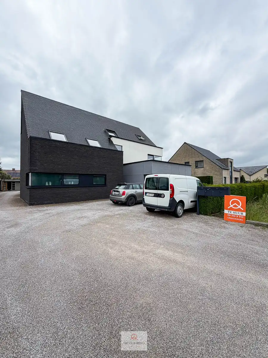 Gelijkvloers 2 slaapkamerappartement met ruime tuin foto 25