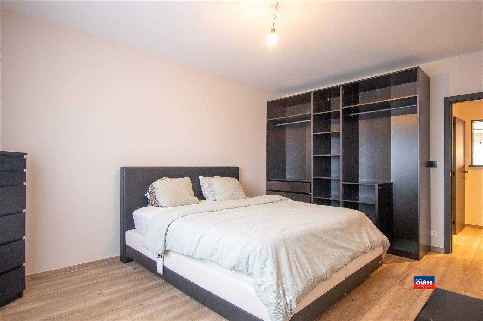 Modern appartement met 2 slpks, terras + garage foto 12