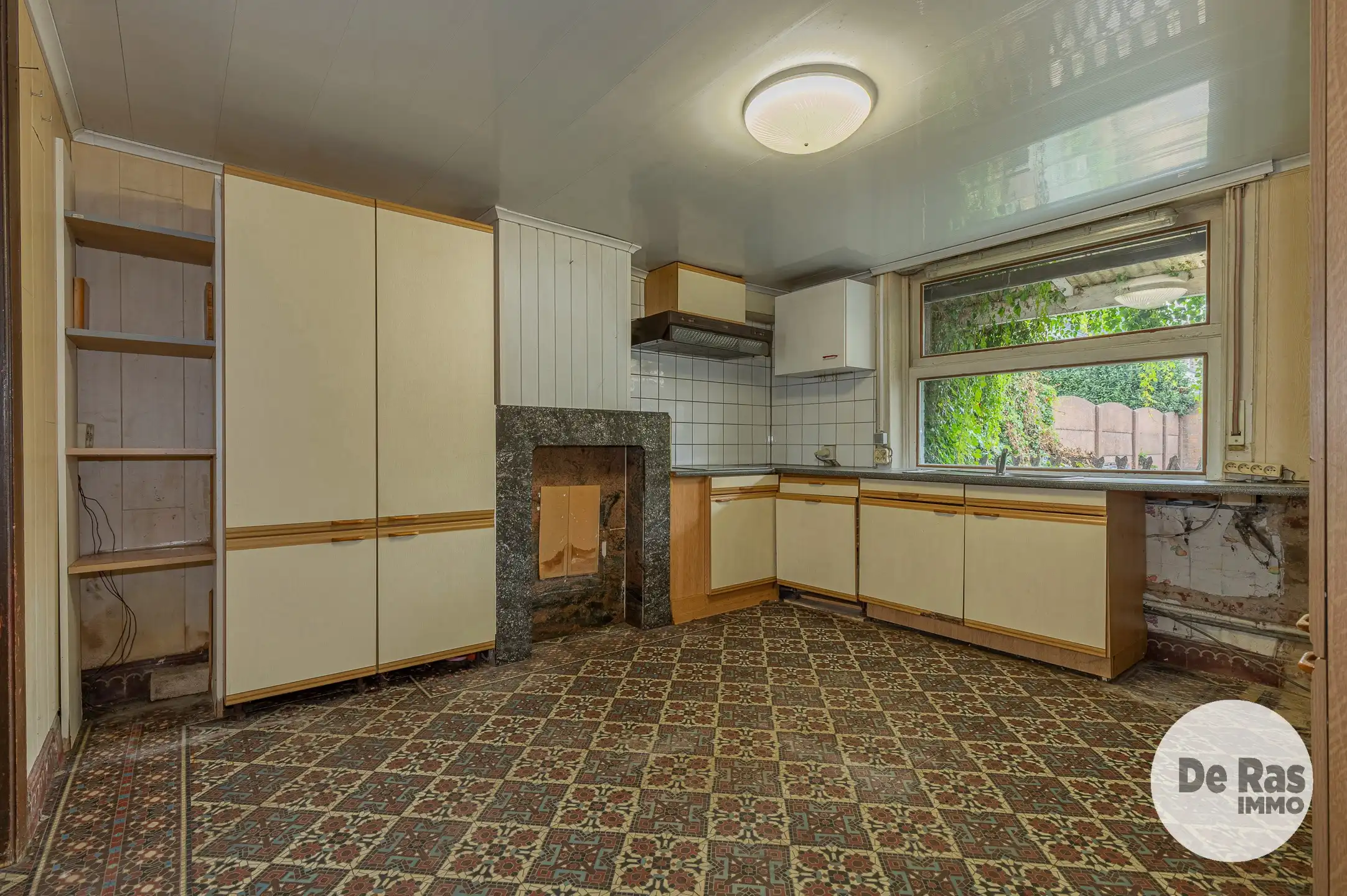 LEDE - Te renoveren woning met 4 slaapkamers nabij centrum foto 9