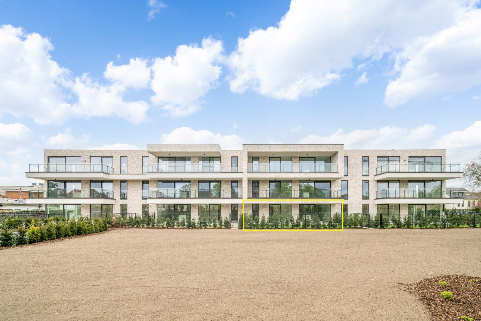 Stijlvol nieuwbouw gelijkvloers appartement met 2 slaapkamers en tuin in centrum Zonhoven - Rolstoeltoegankelijk foto {{pictureIndex}}