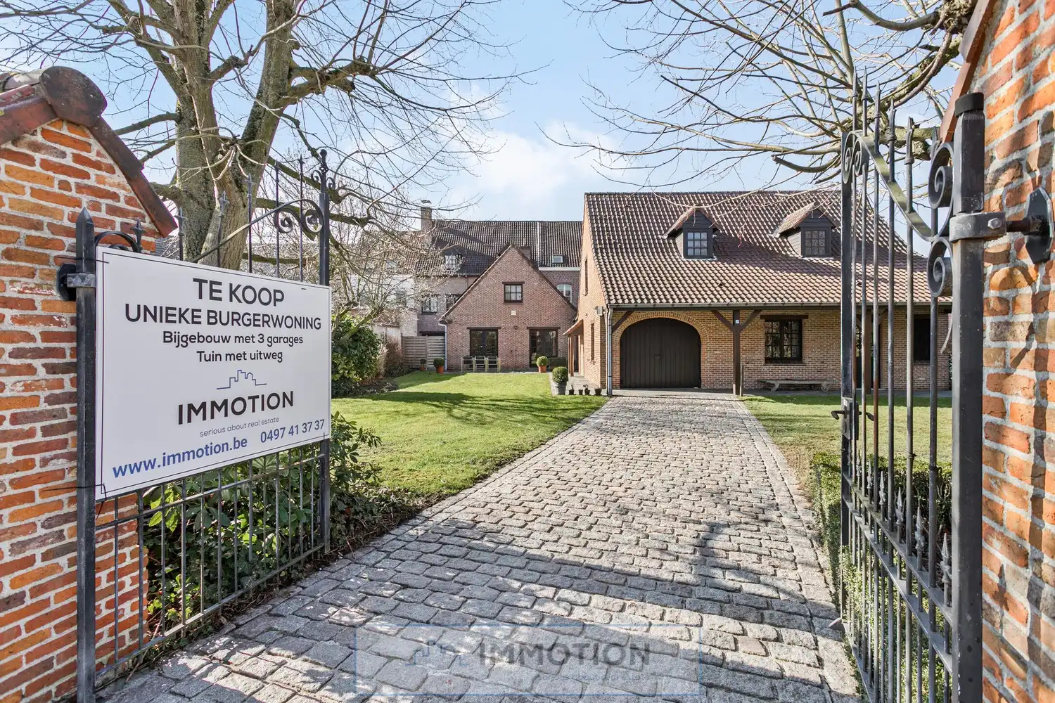 Unieke burgerwoning met bijgebouw en tuin foto {{pictureIndex}}