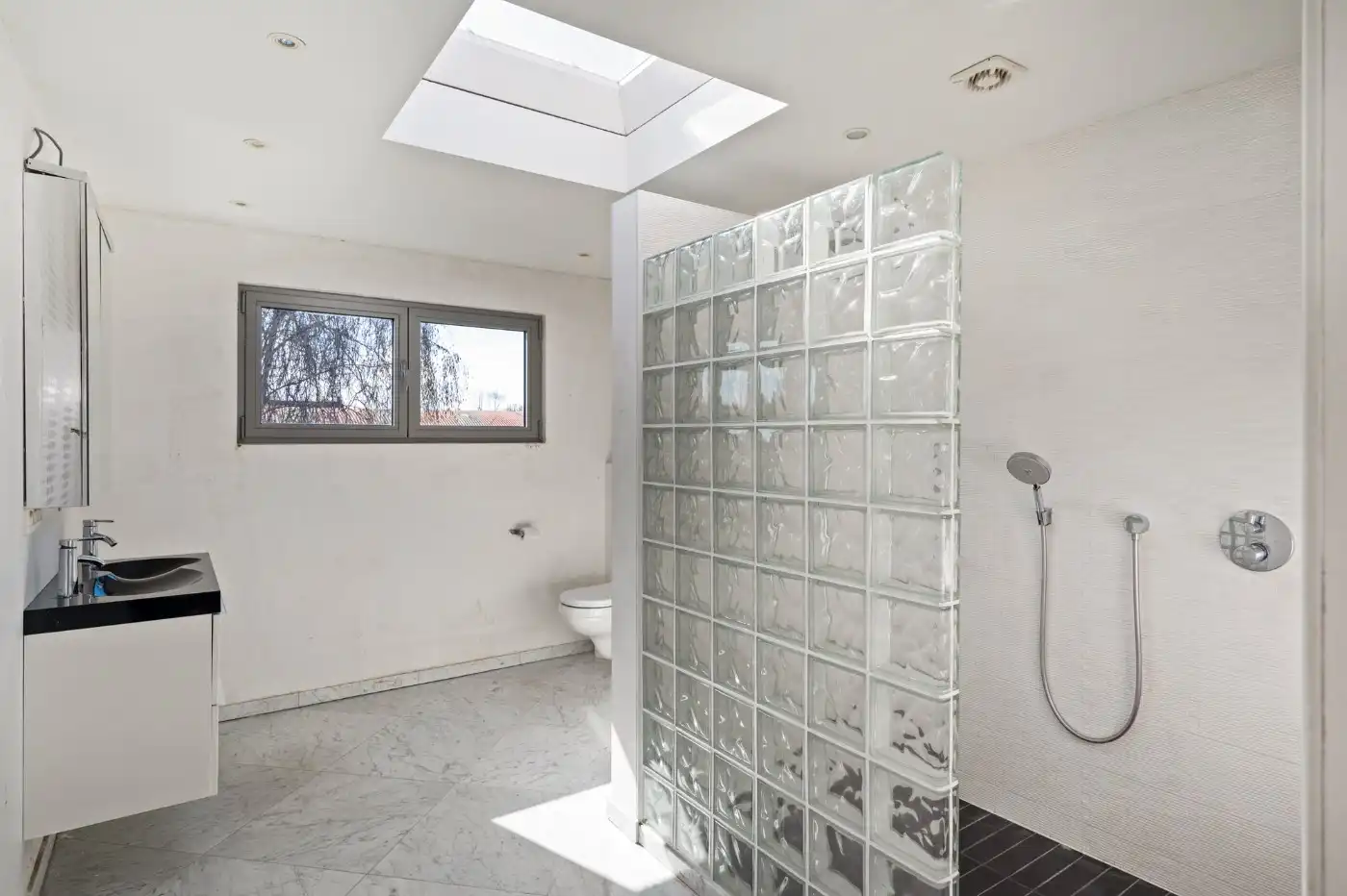 Verrassend ruime, charmante woning met 3 à 4 slpk. in centrum Ekeren foto 15