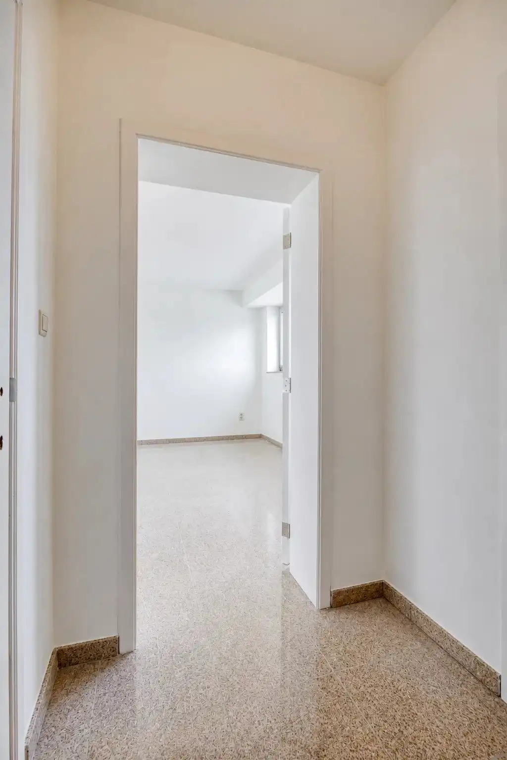 INSTAPKLAAR APPARTEMENT MET 2 SLPK'S  VAN 112M²  MET 2 SLPK'S  EN RUIM TERRAS IN KERMT (HASSELT) foto 5