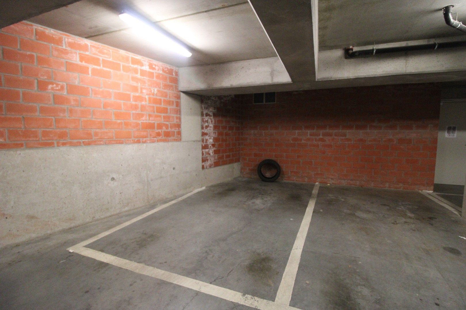 Appartement met twee slaapkamers en autostaanplaats in centrum Roeselare foto 12