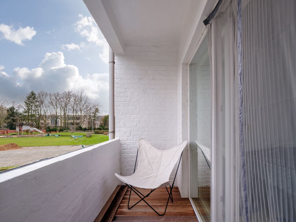Stijlvol en lichtrijk 2-slaapkamer appartement met terras op wandelafstand van het historisch centrum. foto 13