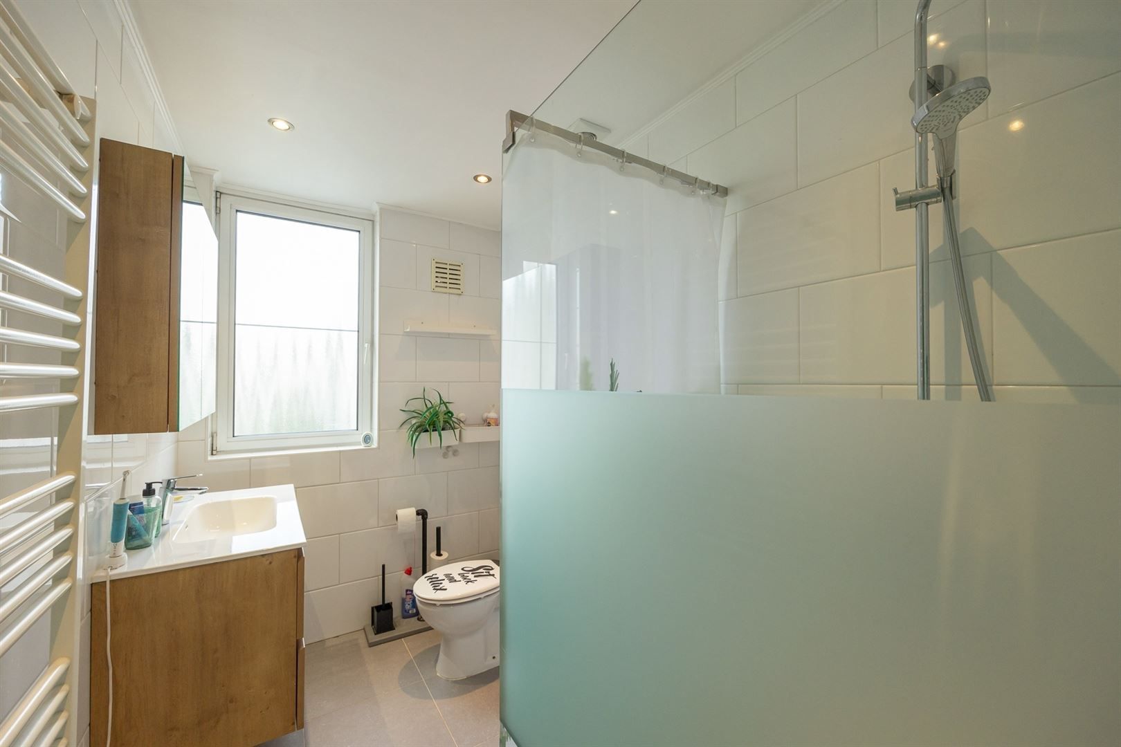 Instapklare rijwoning met 2 slpk en autostaanplaats foto 13