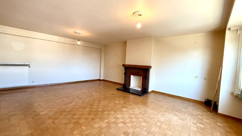 Gezellig en verrassend ruim appartement met 2 slaapkamers en veel potentieel in het hart van Deinze foto 4