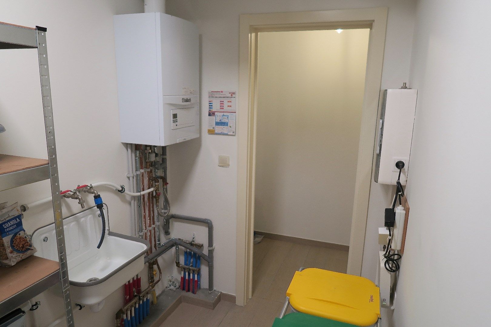 Bijna-nieuwbouw gelijkvloers appartement met tuin. foto 17